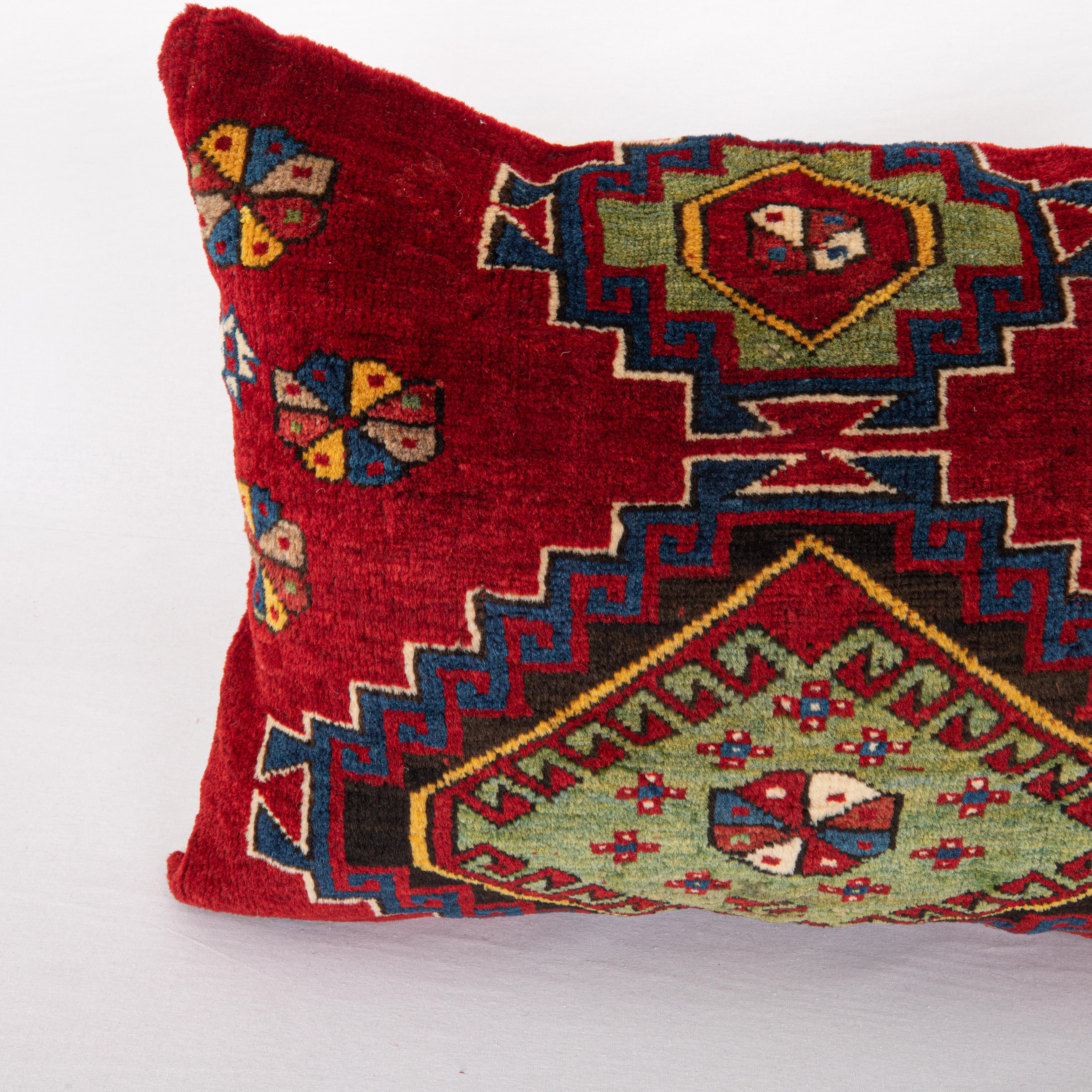Azerbaïdjanais Housse d'oreiller. Fabriqué à partir d'un tapis du Caucase, fin du 19e siècle en vente