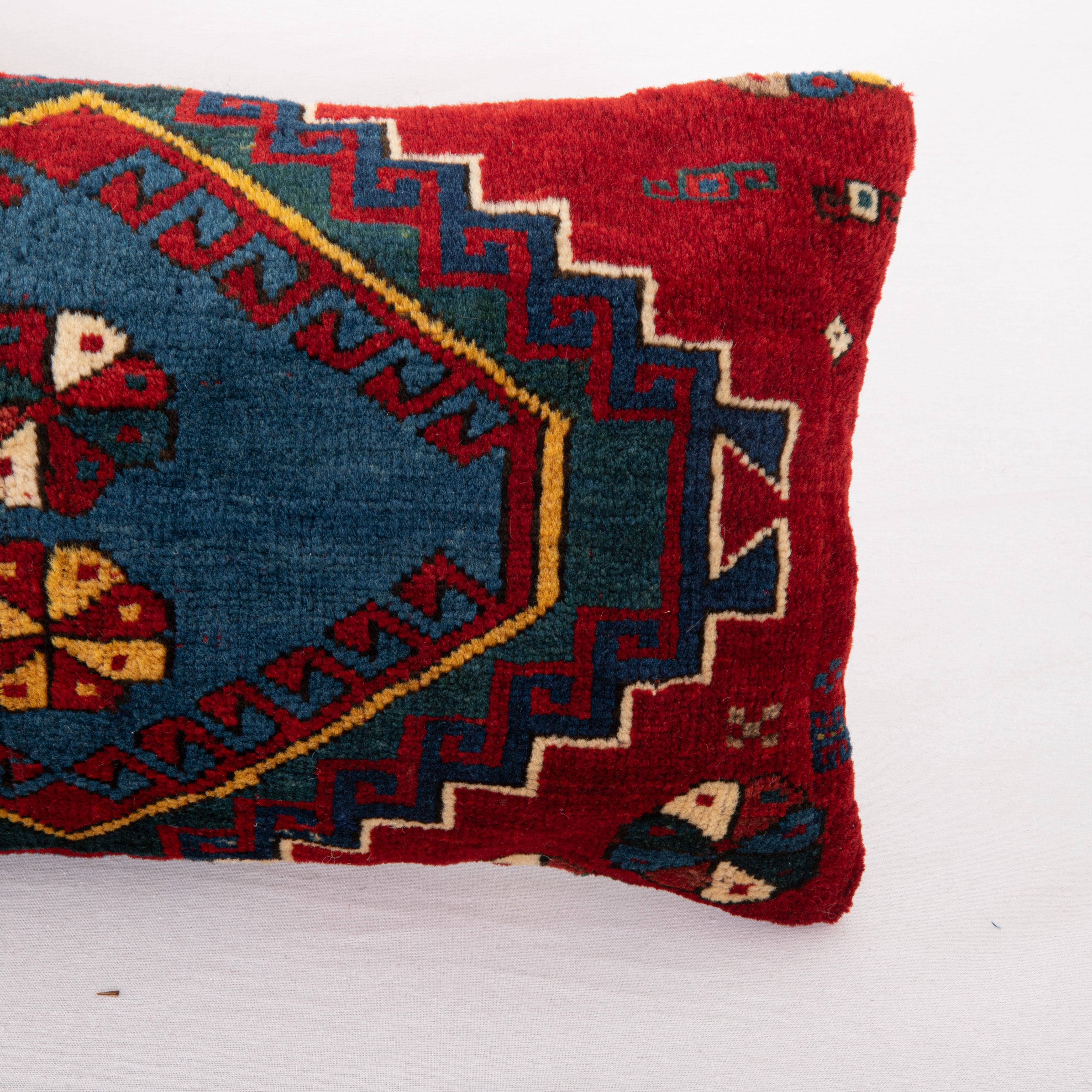 Tissé à la main Housse d'oreiller. Fabriqué à partir d'un tapis du Caucase, fin du 19e siècle en vente