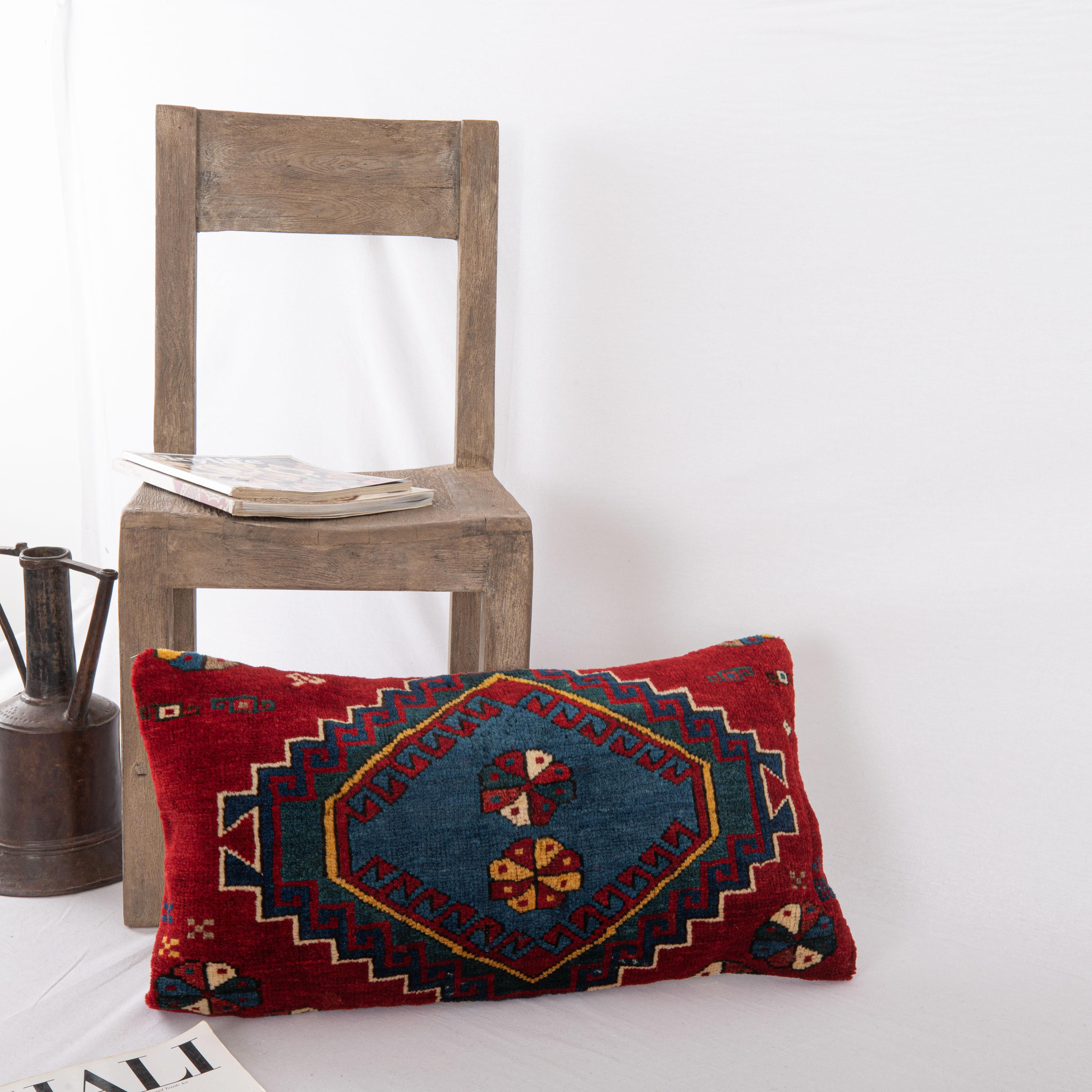 XIXe siècle Housse d'oreiller. Fabriqué à partir d'un tapis du Caucase, fin du 19e siècle en vente