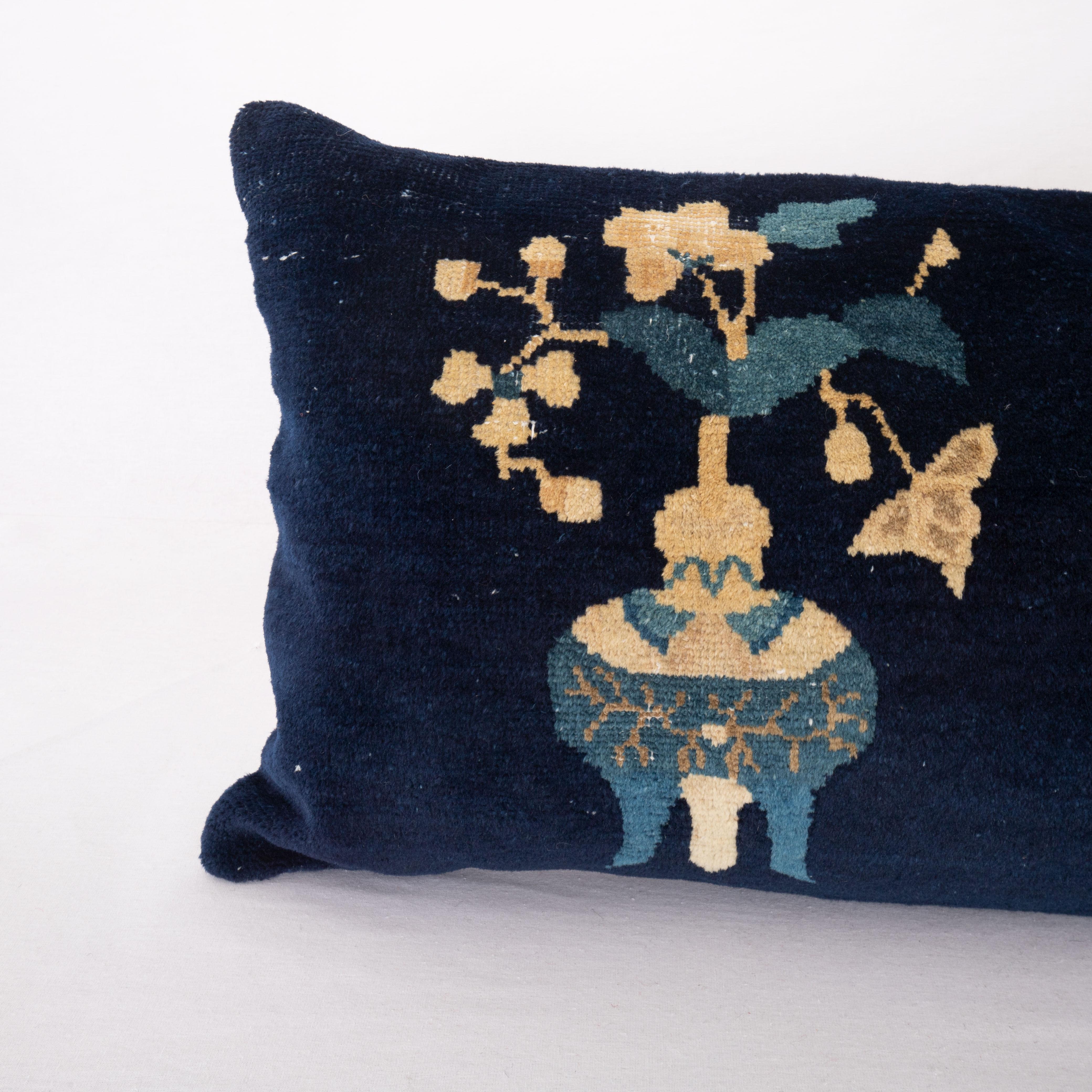 Chinois Revêtement d'oreiller fabriqué à partir d'un tapis Art déco chinois, début du 20e siècle en vente