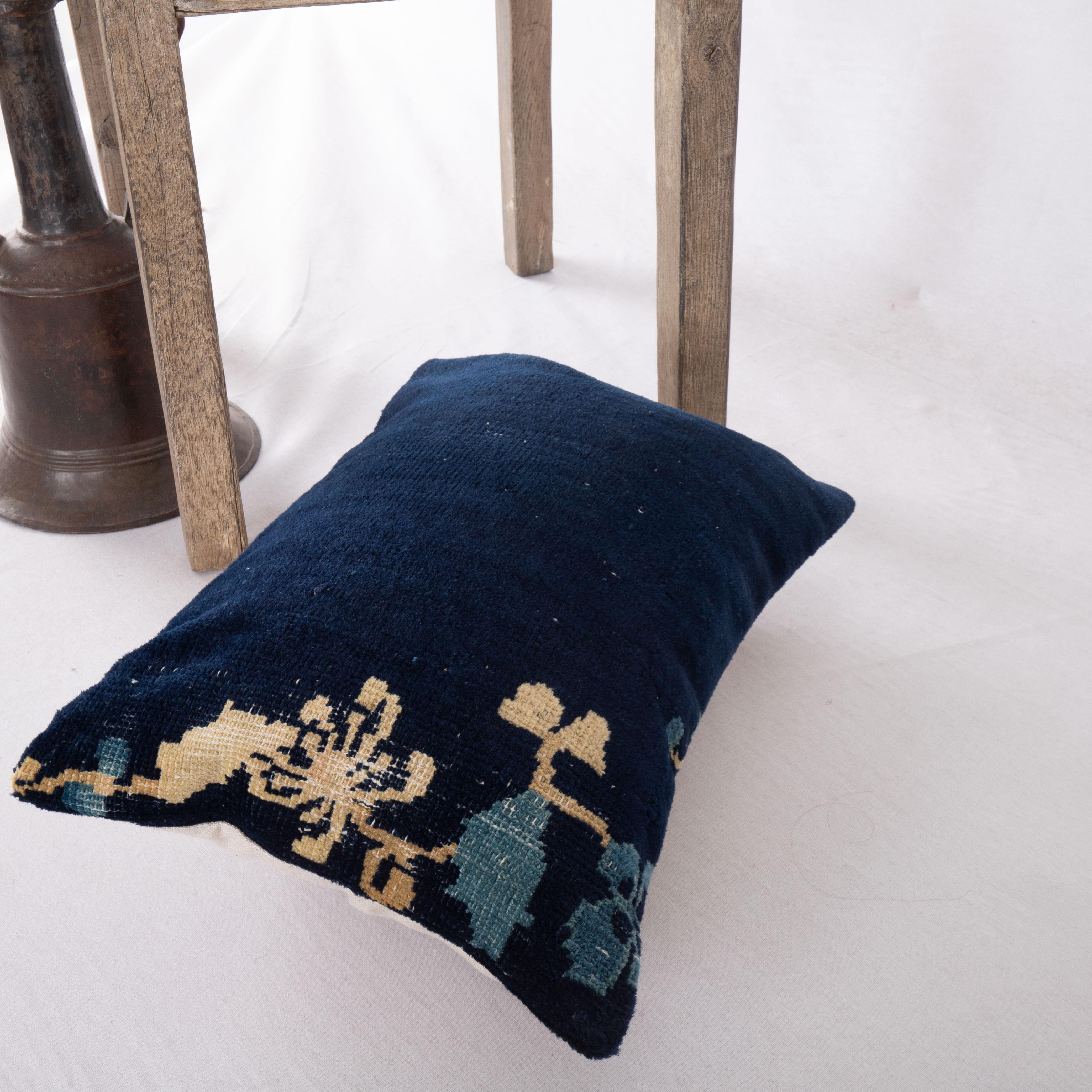 Tissé à la main Revêtement d'oreiller fabriqué à partir d'un tapis Art déco chinois, début du 20e siècle en vente