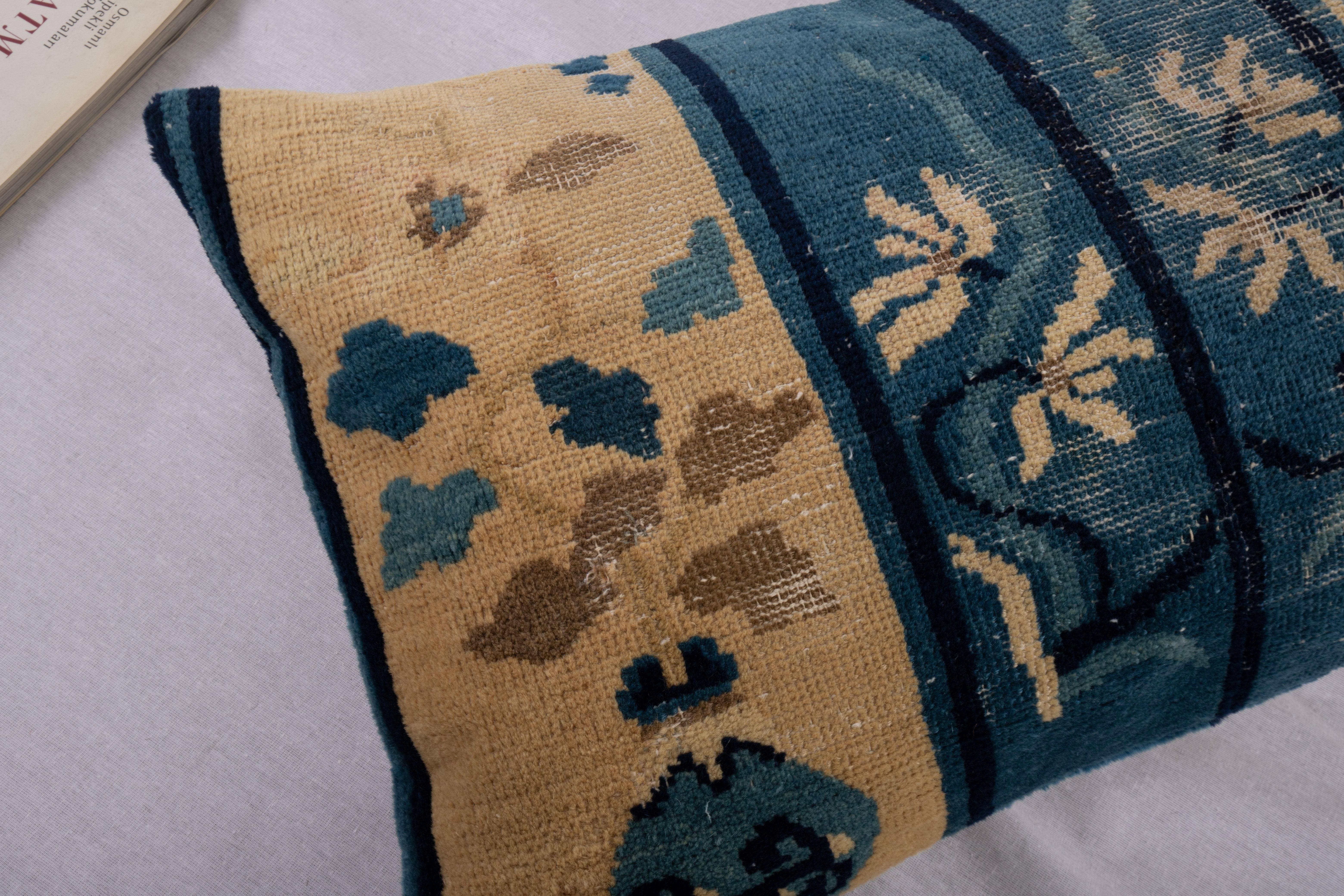 Kissenbezug aus einem chinesischen Art-déco-Teppich, frühes 20. Jahrhundert. (Handgewebt) im Angebot