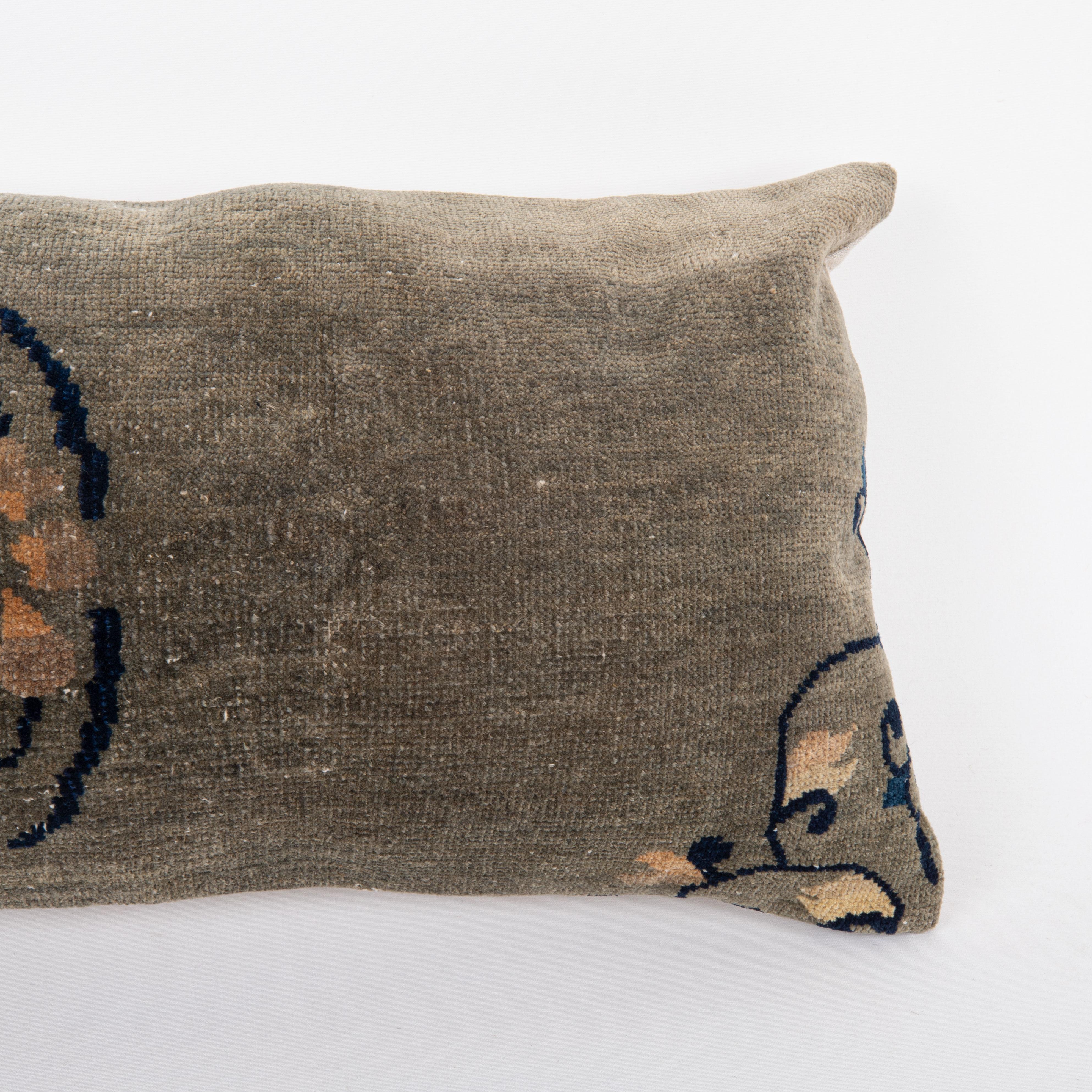 Revêtement d'oreiller fabriqué à partir d'un tapis Art déco chinois, début du 20e siècle Bon état - En vente à Istanbul, TR