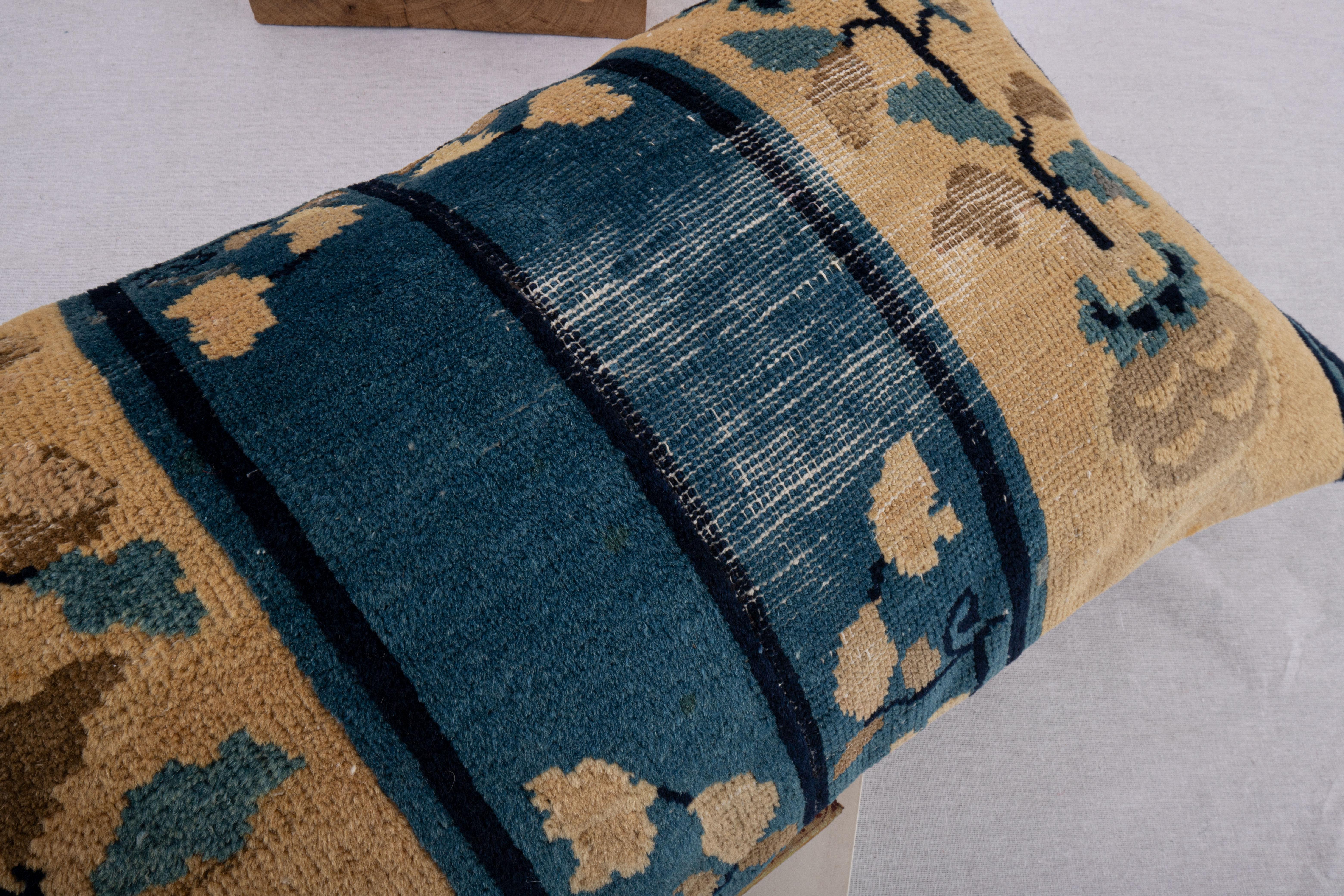 20ième siècle Revêtement d'oreiller fabriqué à partir d'un tapis Art déco chinois, début du 20e siècle en vente