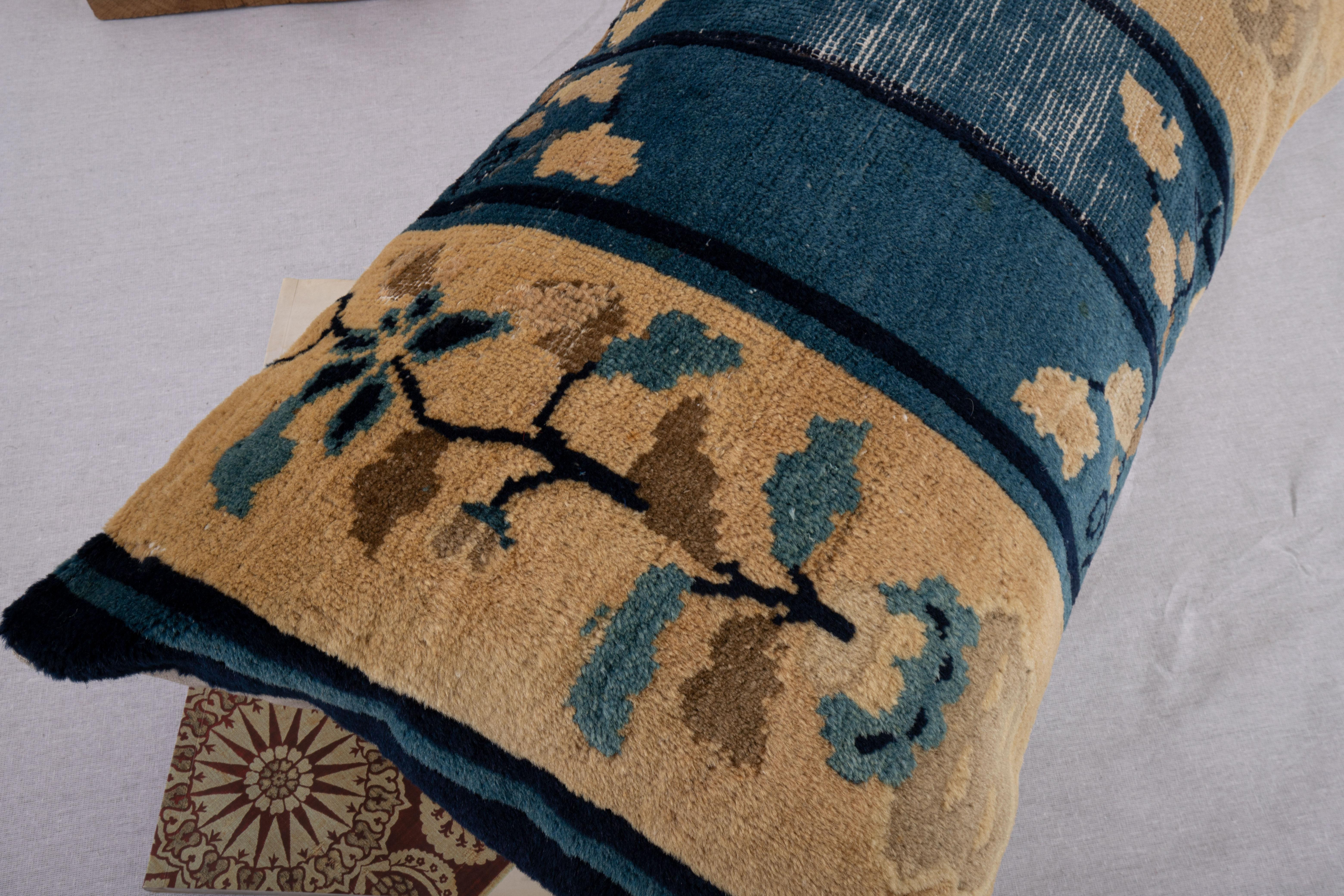 Kissenbezug aus einem chinesischen Art-déco-Teppich, frühes 20. Jahrhundert. im Angebot 1