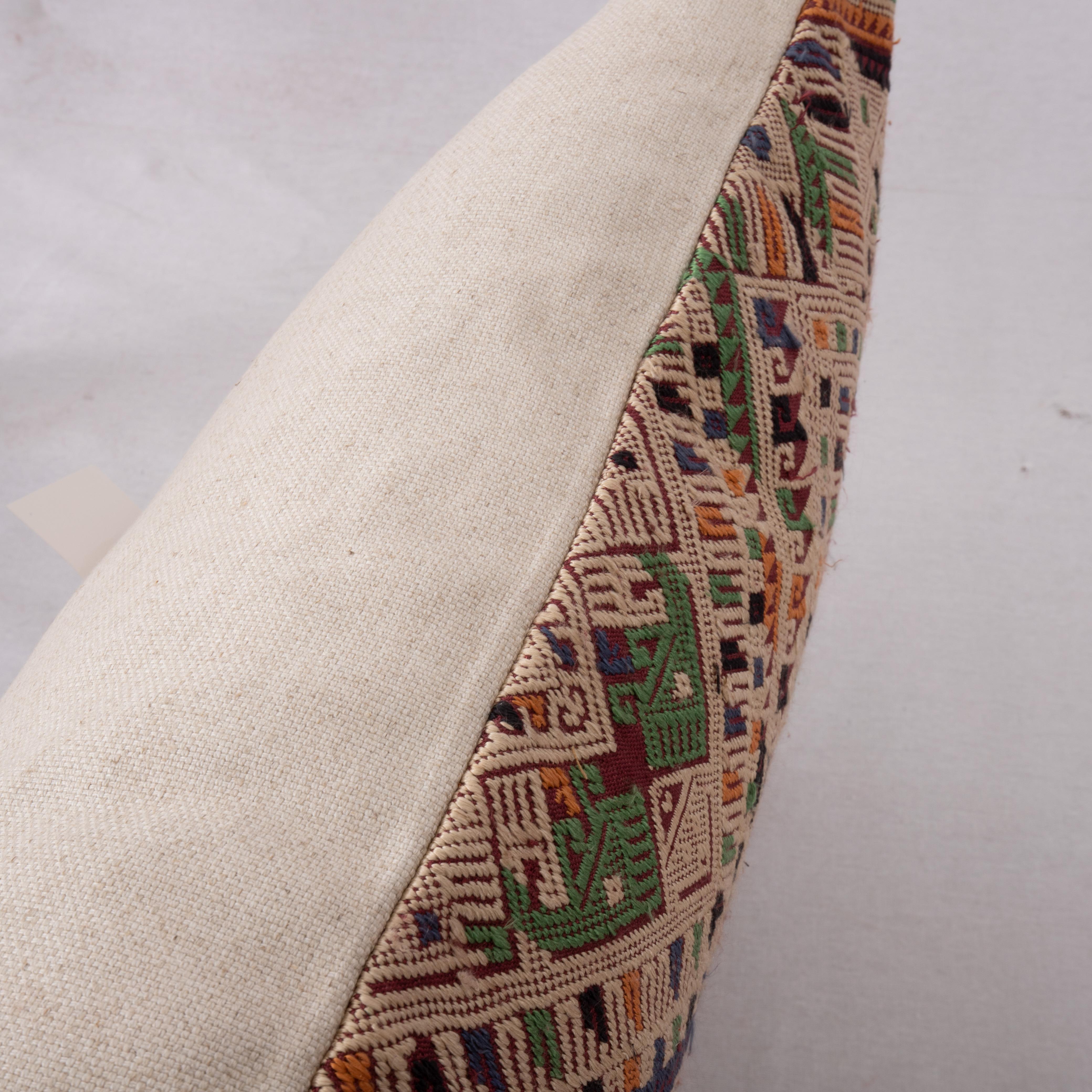 Soie Couvercle d'oreiller fabriqué à partir d'une broderie en soie laïenne vintage en vente