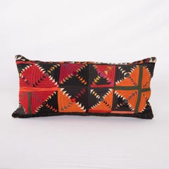 Funda de cojín hecha con un korak (patchwork) kirguís de mediados del siglo XX