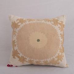 Kissenbezug aus einer Suzani aus der Mitte des 20. Jahrhunderts, Usbekistan