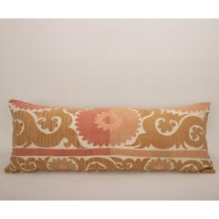 Copricuscino ricavato da un Suzani della metà del XX secolo, Uzbekistan