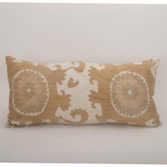 Copricuscino ricavato da un Suzani della metà del XX secolo, Uzbekistan