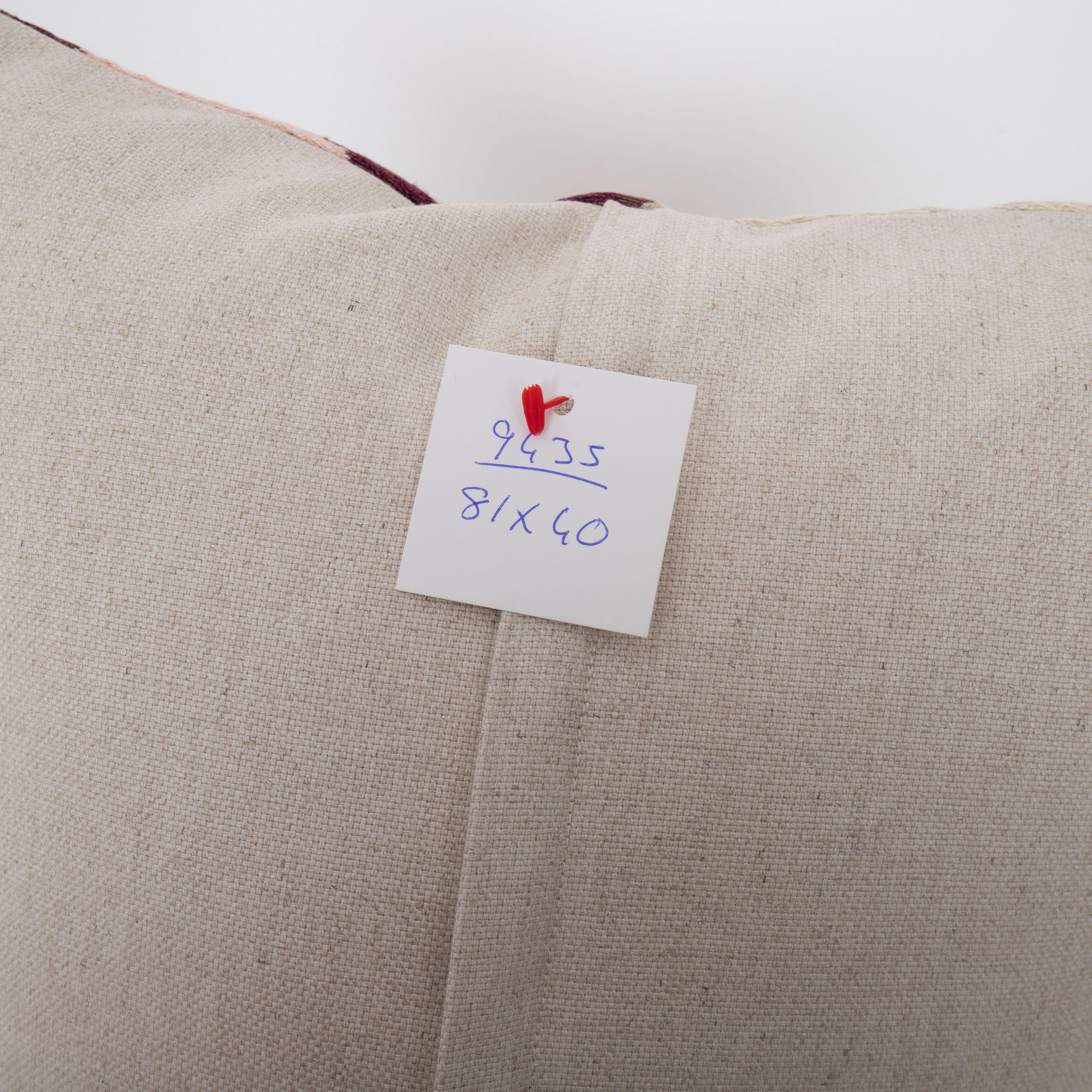 Coton Housse de coussin réalisée à partir d'un Suzani du milieu du 20e C., Ouzbékistan en vente