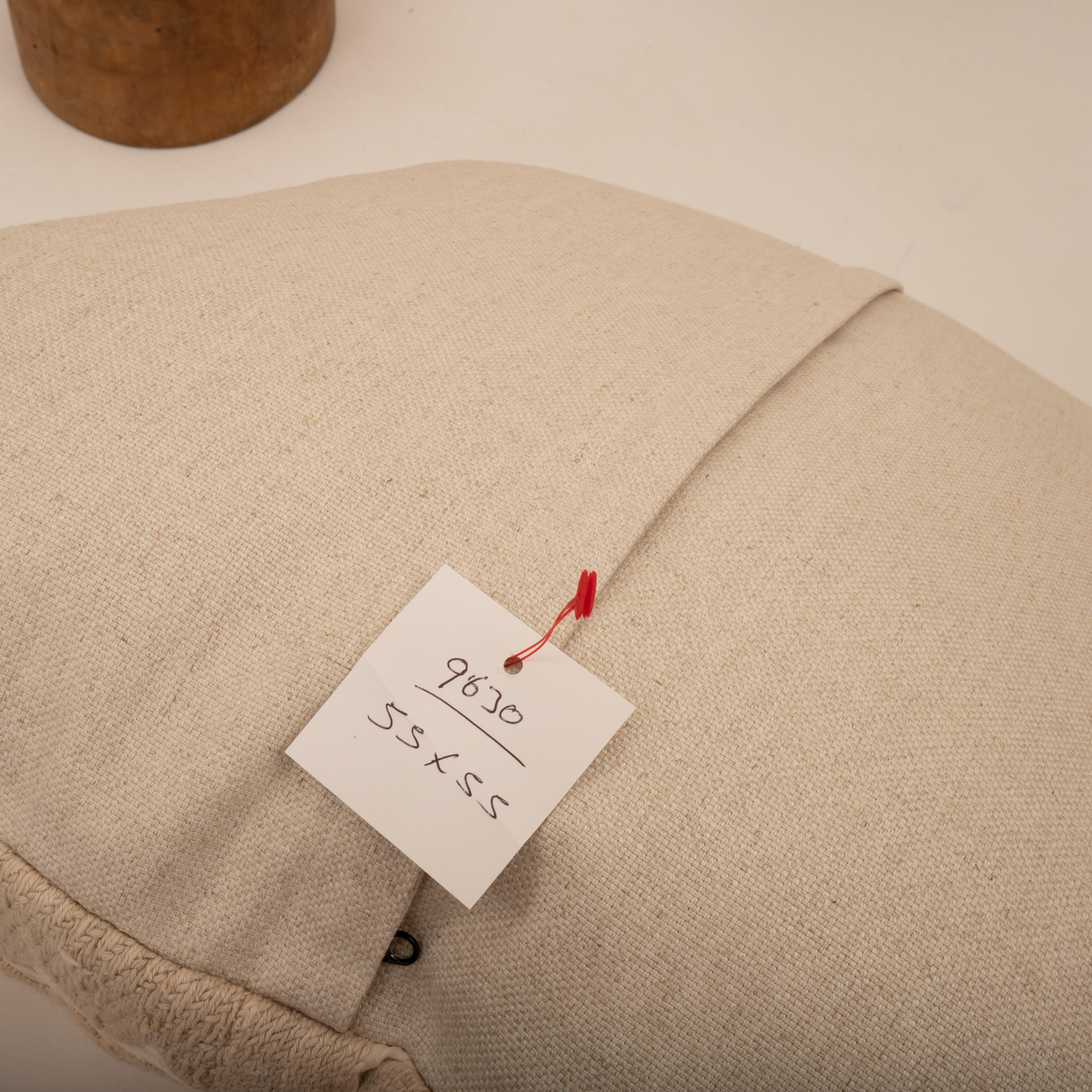 Coton Housse de coussin réalisée à partir d'un Suzani du milieu du 20e C., Ouzbékistan en vente