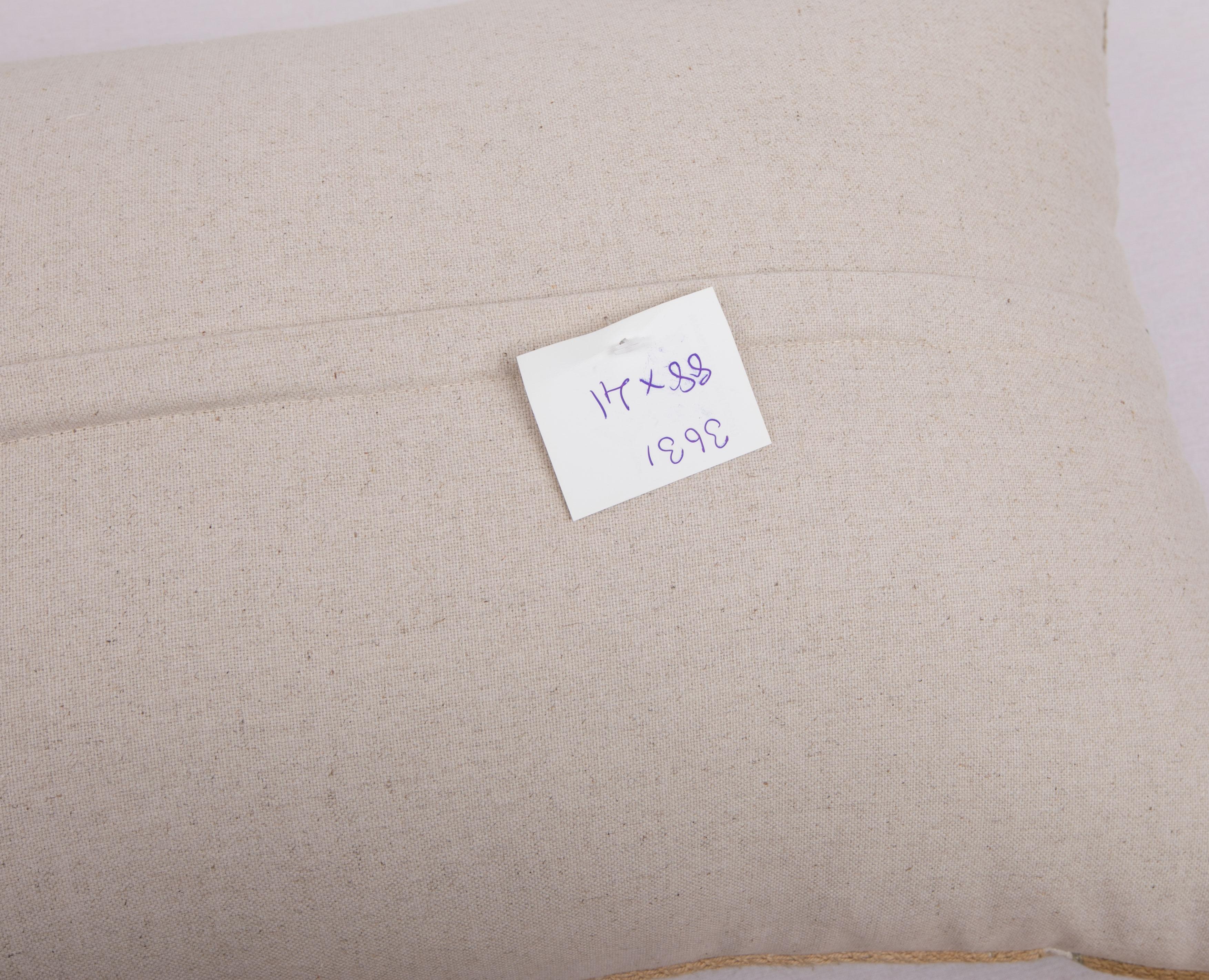 Coton Housse de coussin réalisée à partir d'un Suzani du milieu du 20e C., Ouzbékistan en vente