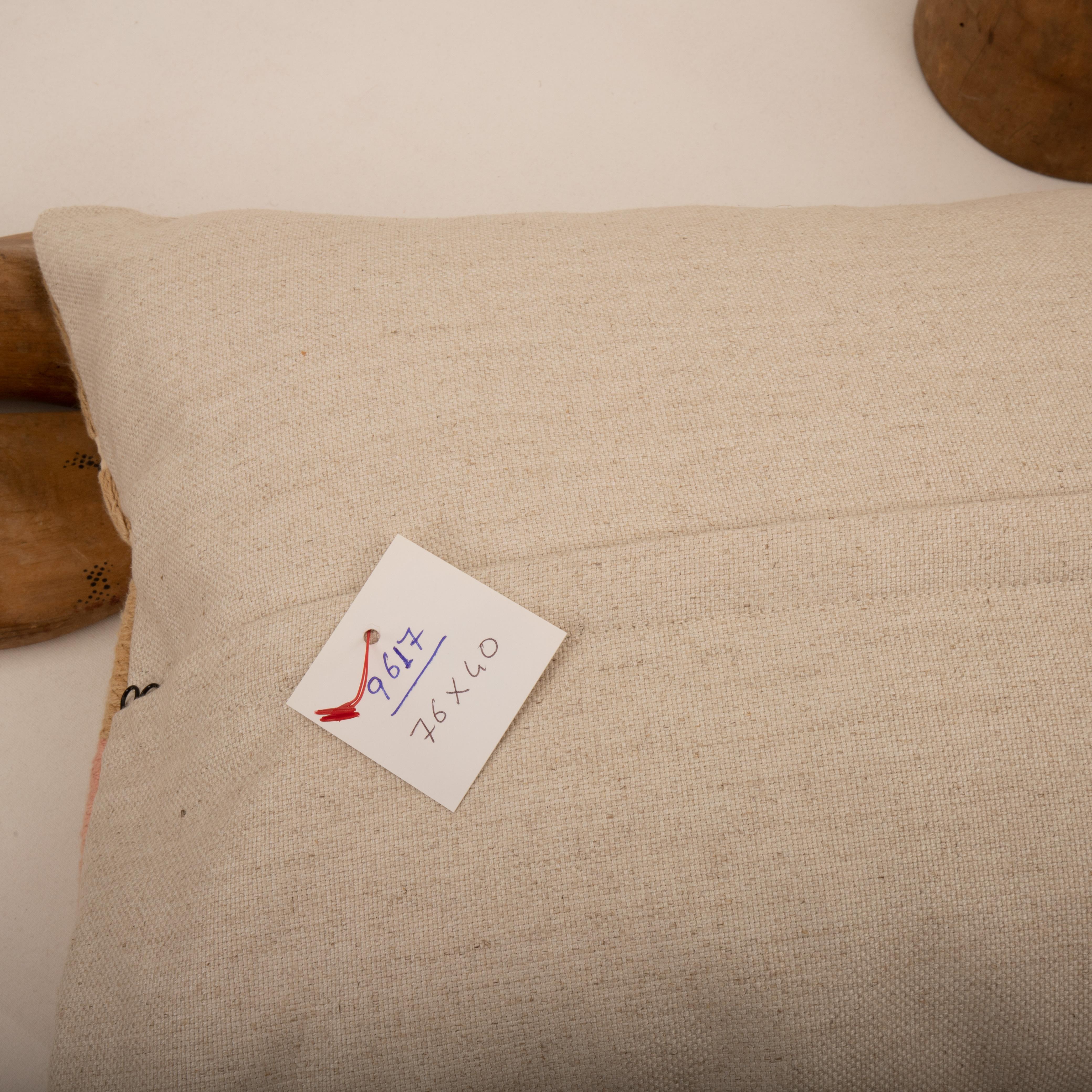 Housse de coussin réalisée à partir d'un Suzani du milieu du 20e C., Ouzbékistan en vente 2