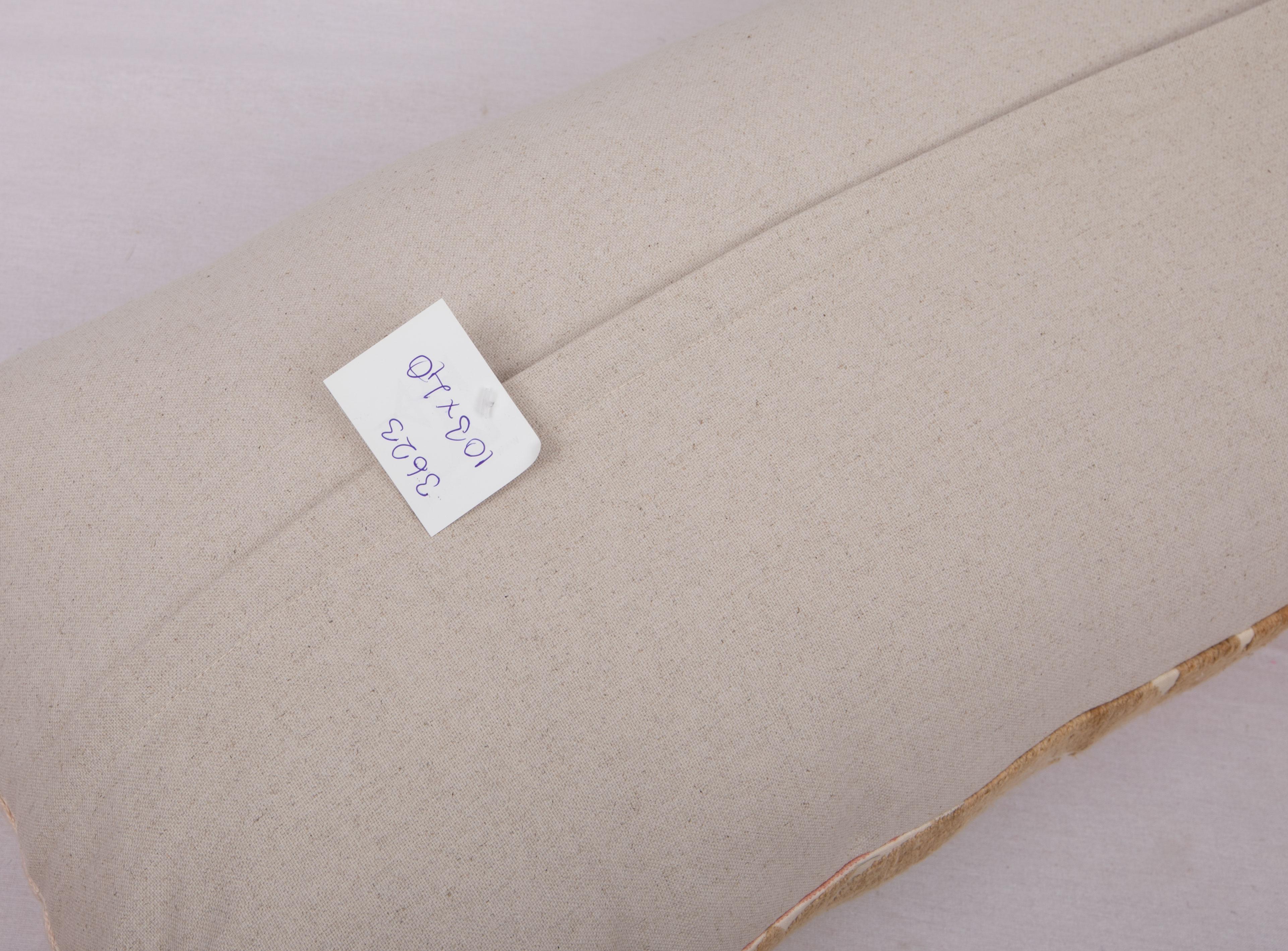 Housse de coussin réalisée à partir d'un Suzani du milieu du 20e C., Ouzbékistan en vente 1