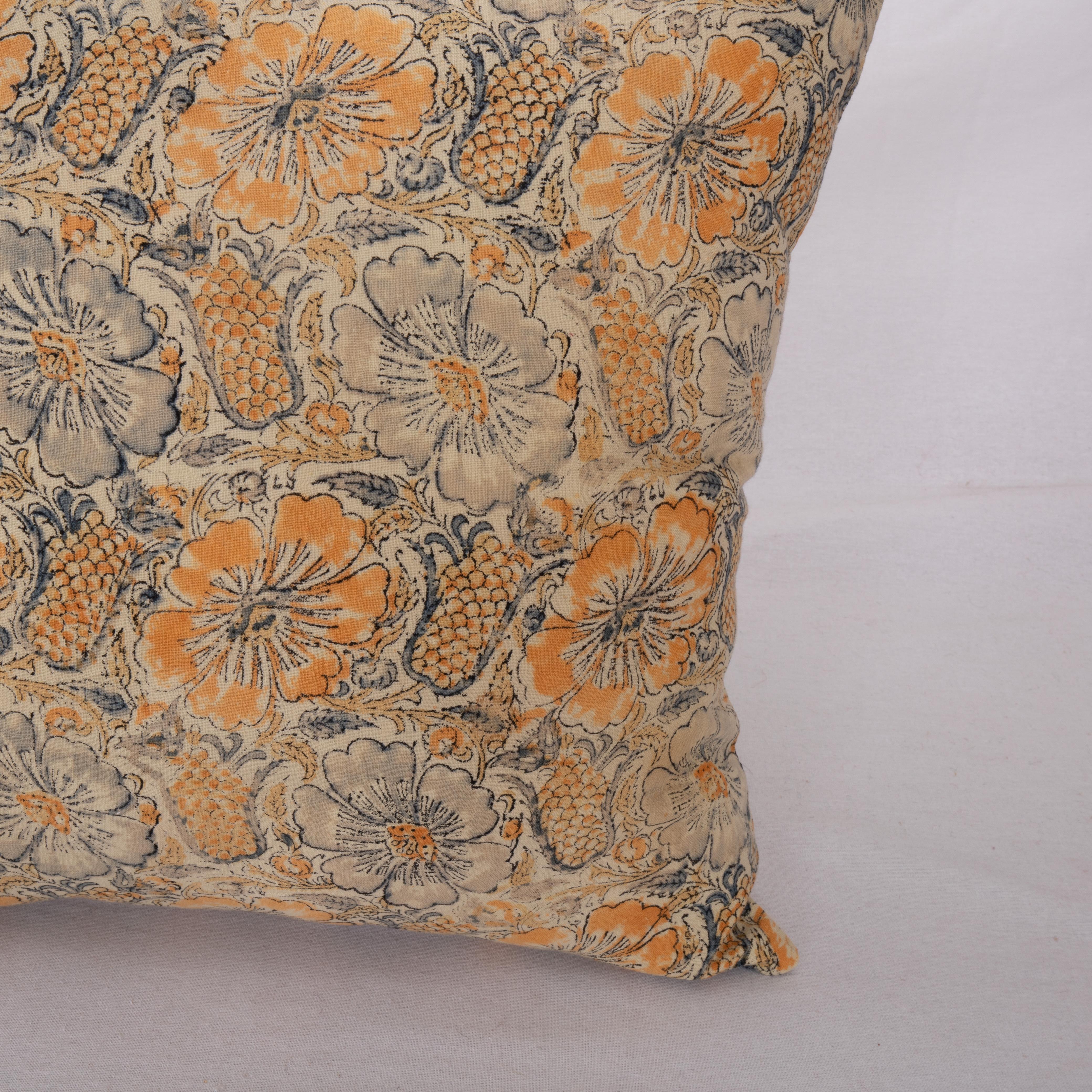Kissenbezug aus einem indischen Textil mit Blockdruck im Vintage-Stil (Indisch) im Angebot