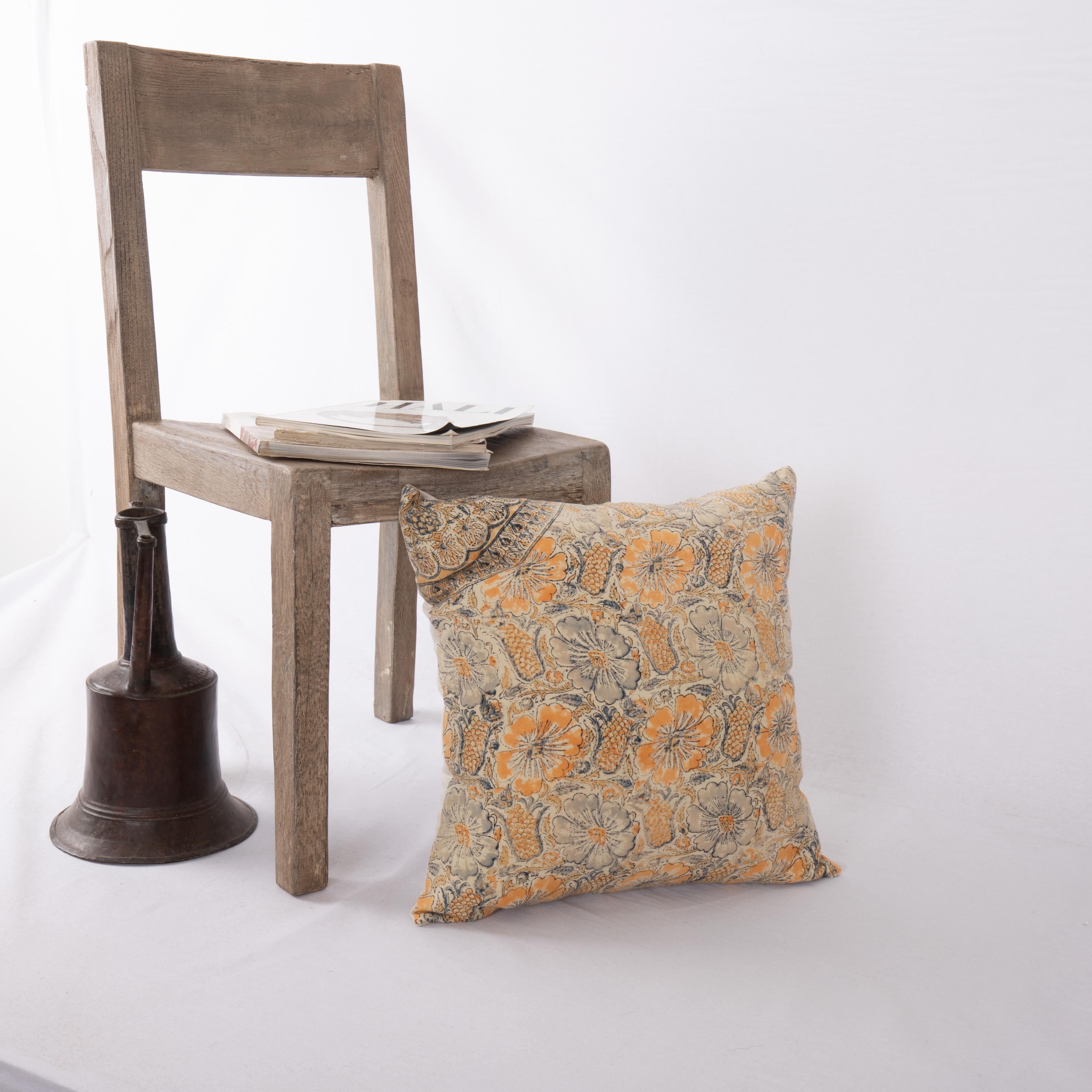 Kissenbezug aus einem indischen Textil mit Blockdruck im Vintage-Stil im Zustand „Gut“ im Angebot in Istanbul, TR