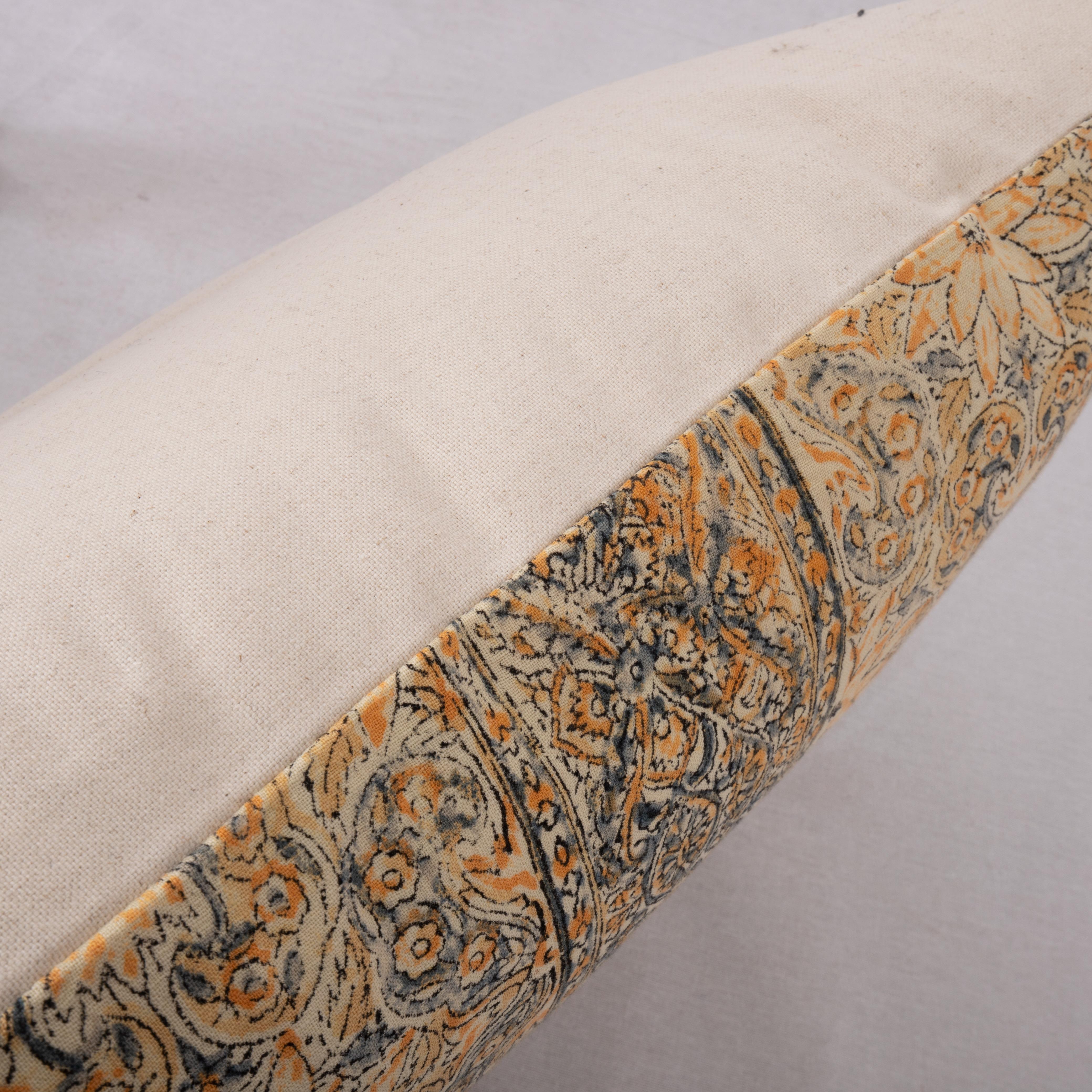 Cotone Copri cuscino realizzato con un tessuto vintage indiano stampato a blocchi in vendita