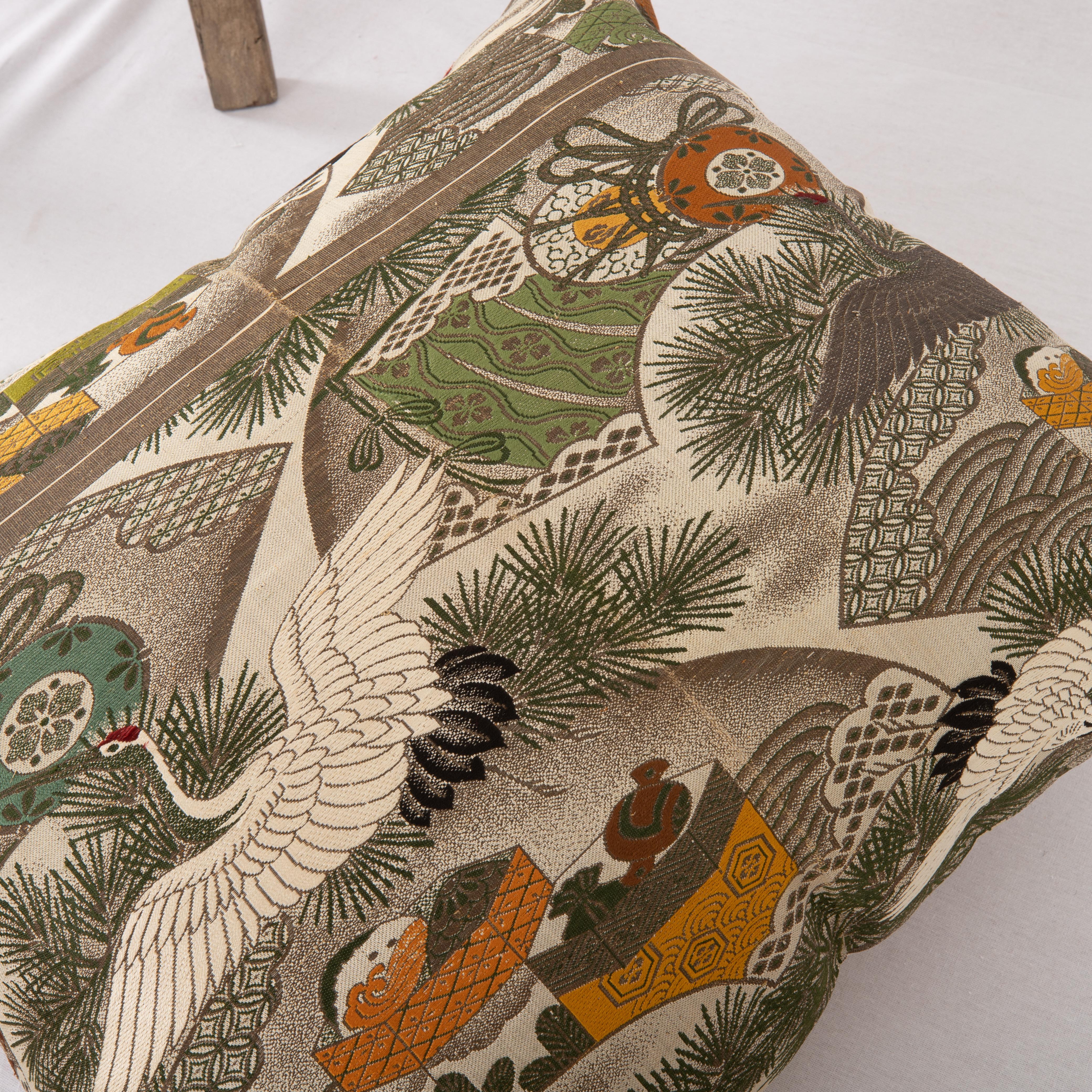 Pillow Cover Made from a Vintage Obi, Japan In Good Condition For Sale In Istanbul, TR