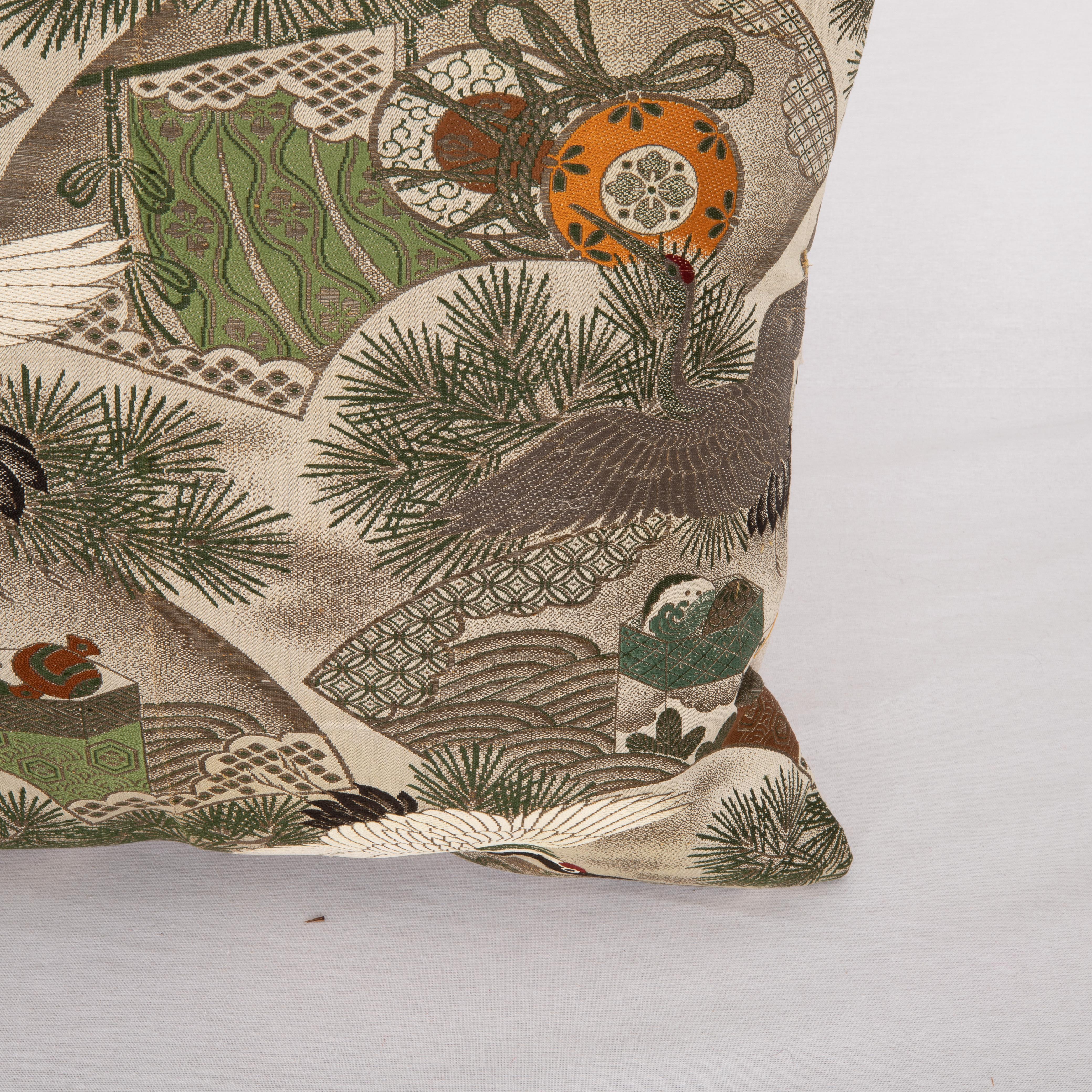 Pillow Cover Made from a Vintage Obi, Japan In Good Condition For Sale In Istanbul, TR