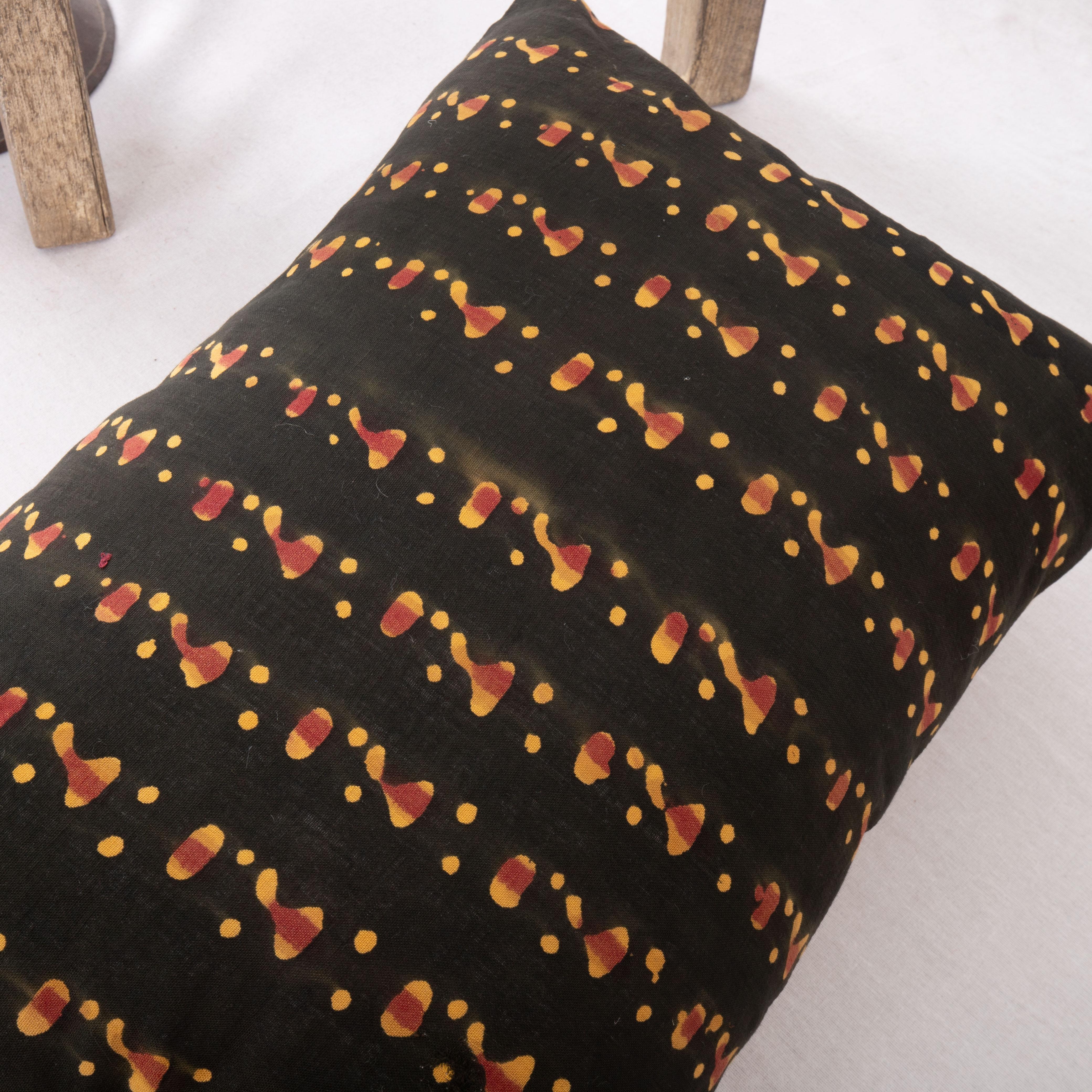 Pillow Cover Made from a Vintage Turkish Block Printed Panel In Good Condition For Sale In Istanbul, TR