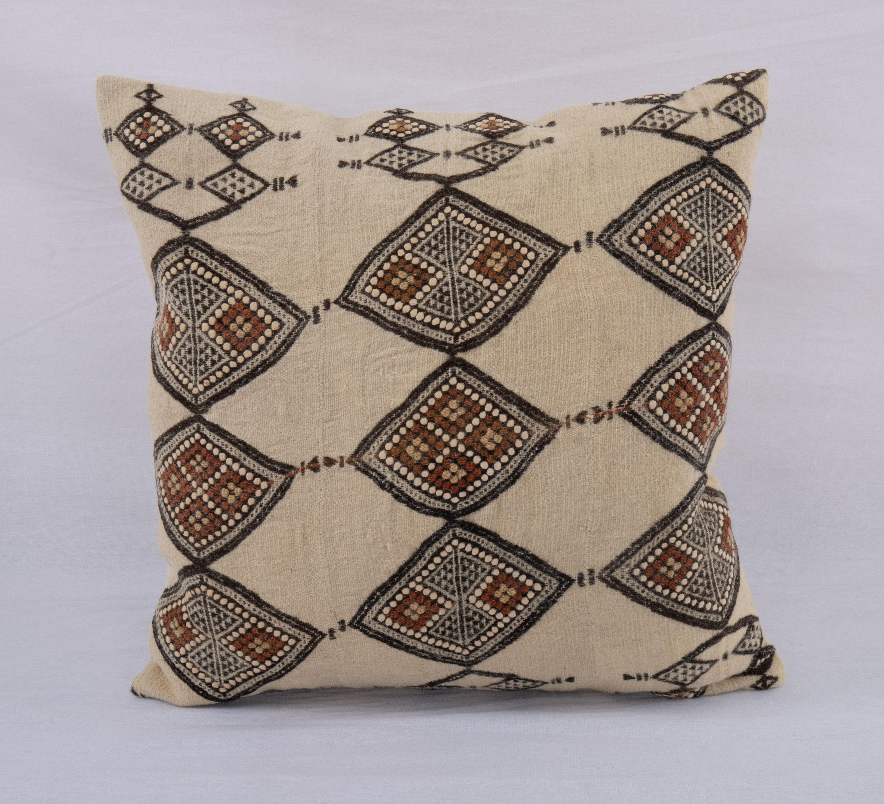 Pillow Cover Made from a Vintage West African Fulani Blanket


It does not come with an insert but a bag made from cotton fabric to accommodate insert materials.
Linen in the back.
Zipper closure.
Dry Cleaning reccommeded.
