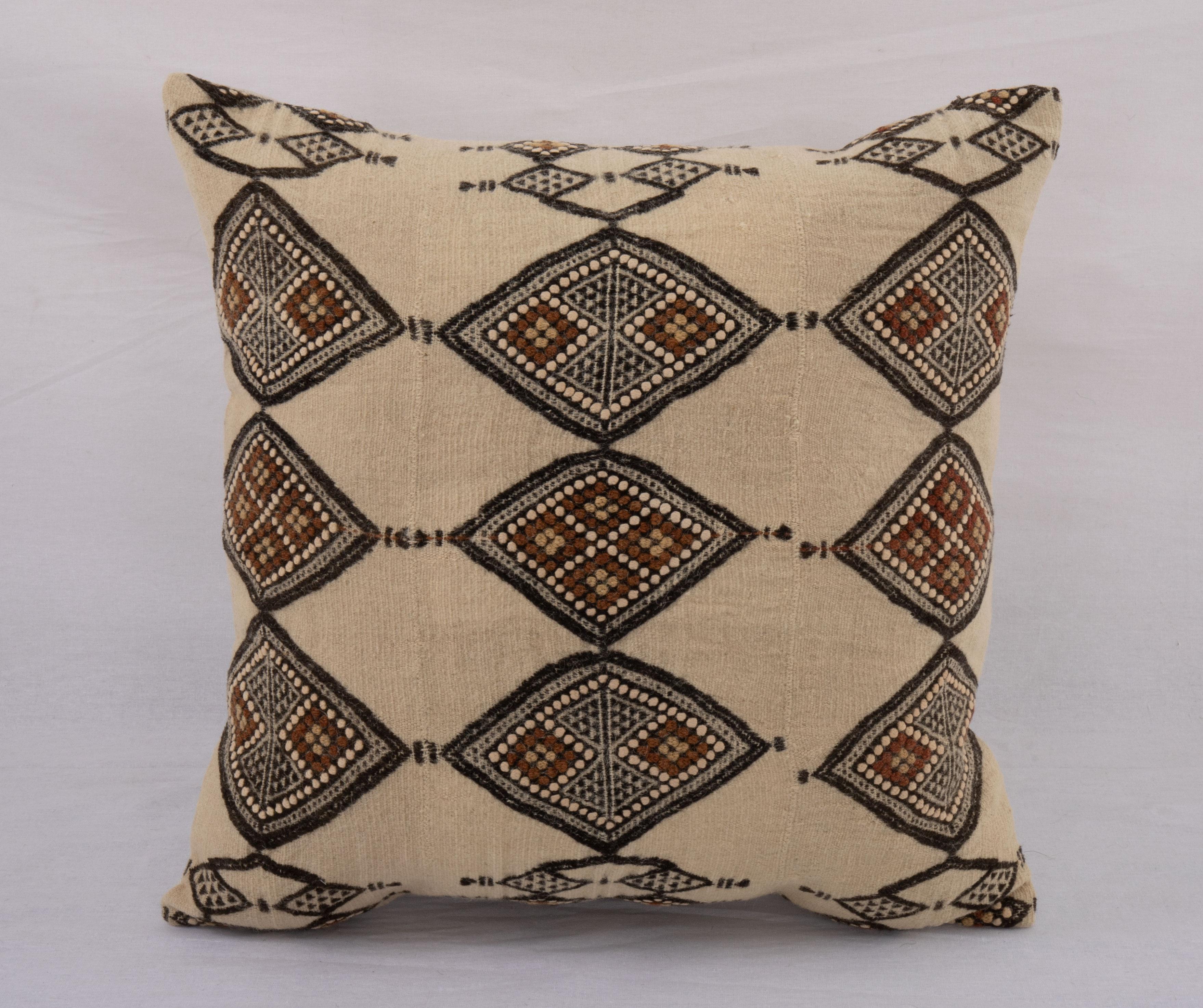 Pillow Cover Made from a Vintage West African Fulani Blanket


It does not come with an insert but a bag made from cotton fabric to accommodate insert materials.
Linen in the back.
Zipper closure.
Dry Cleaning reccommeded.
