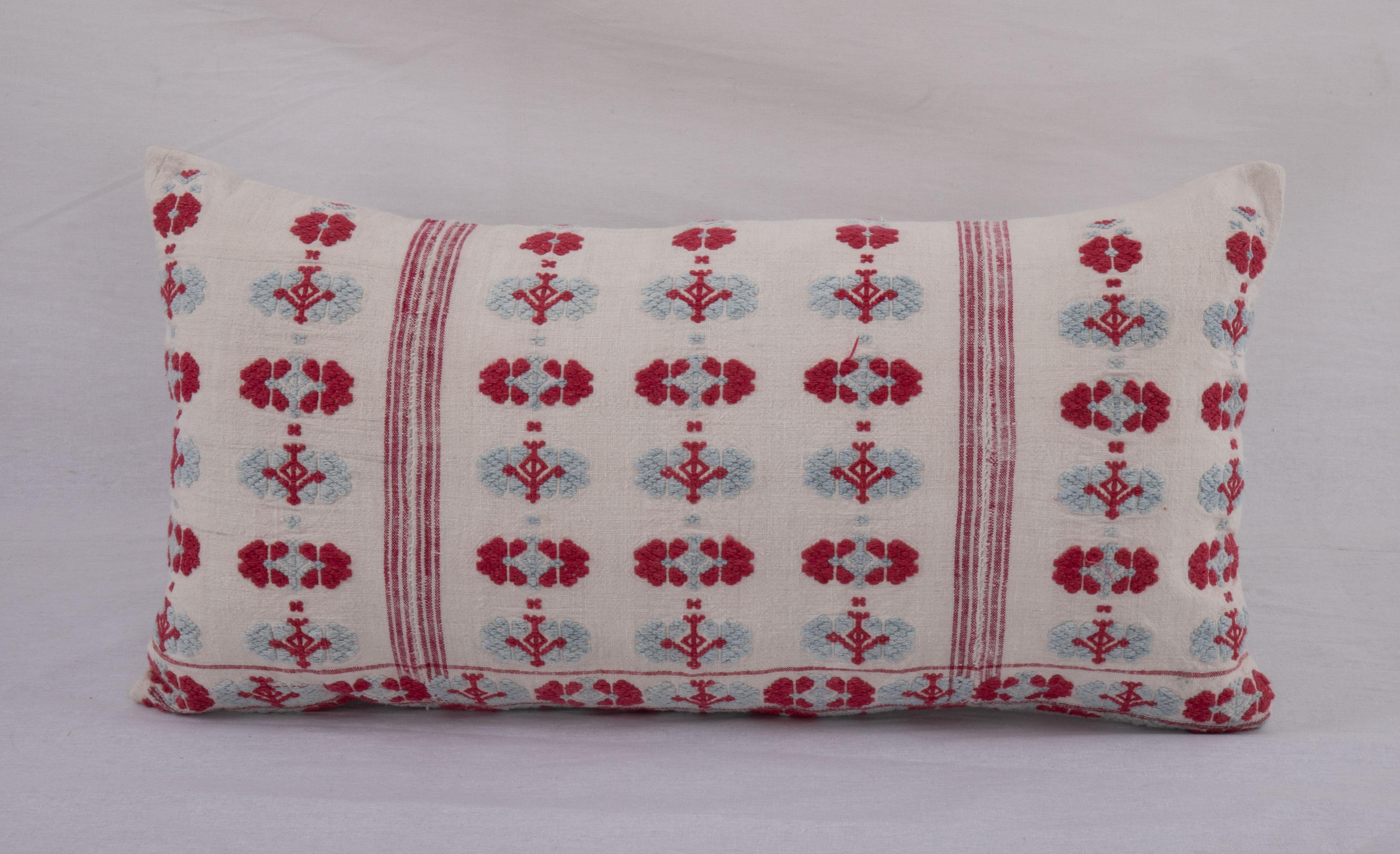 The pillow case has been fashioned from a Western Anatolian Cotton embroidered dress skirt.
It does not come with an insert but a bag made from cotton fabric to accommodate insert materials.
Linen in the back.
Zipper closure.
Dry Cleaning