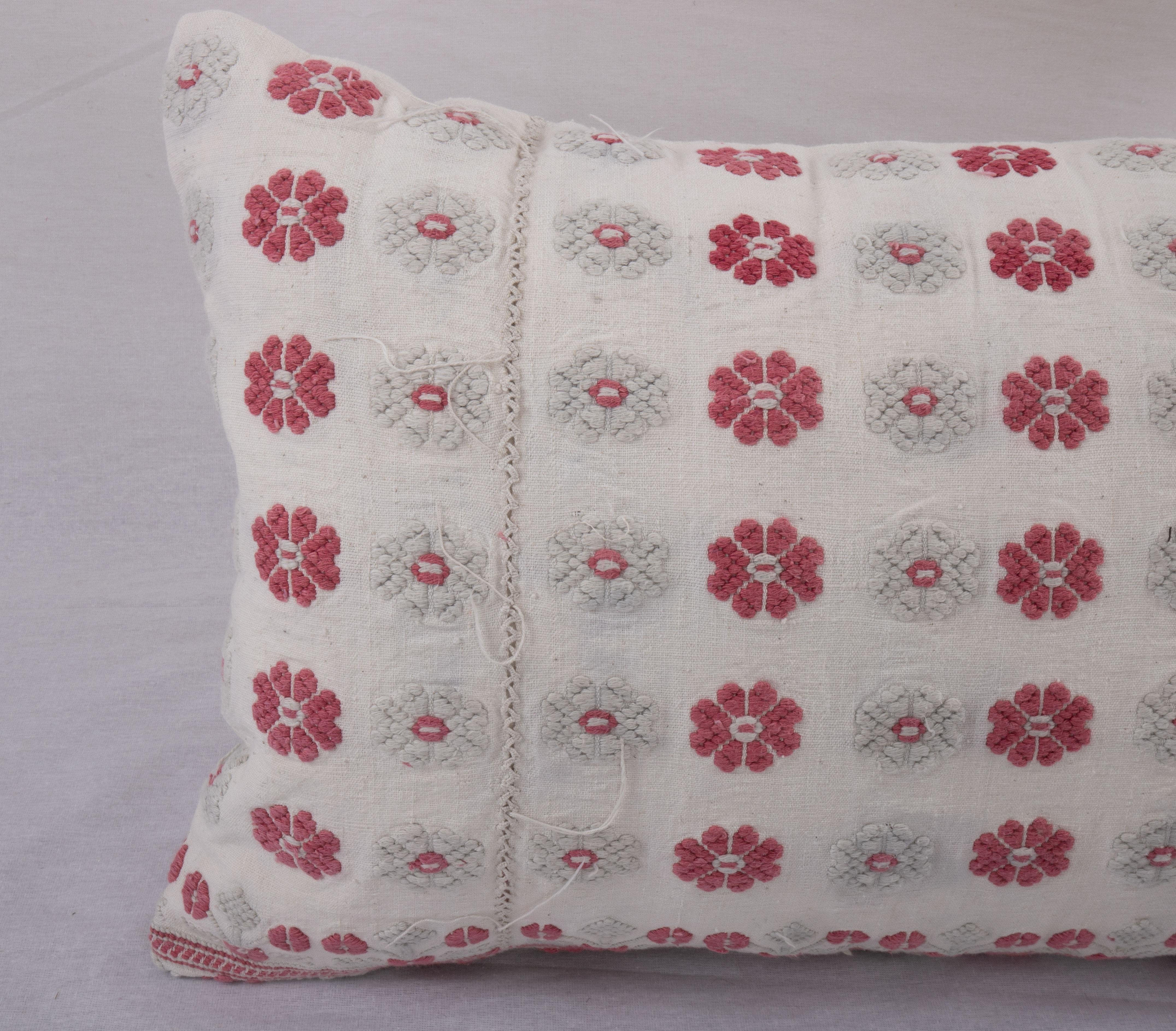 Artisanat Revêtement d'oreiller fabriqué à partir d'une jupe brodée anatolienne, 2e quart du 20e siècle en vente