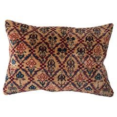 Revêtement d'oreiller fabriqué à partir d'un fragment de tapis Shirvan caucasien ancien