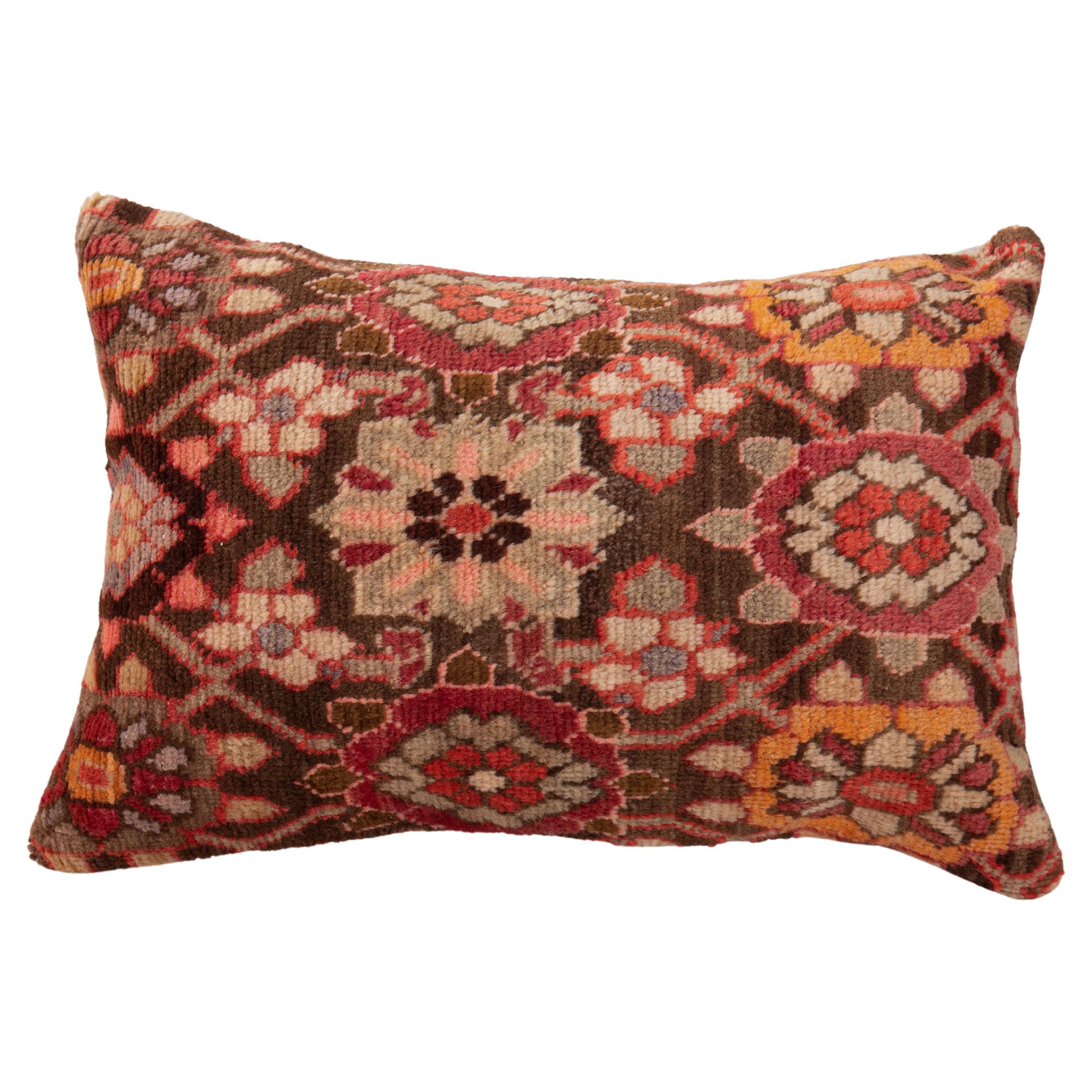 Kissenbezug aus einem antiken kaukasischen Schirwan-Teppichfragment im Angebot