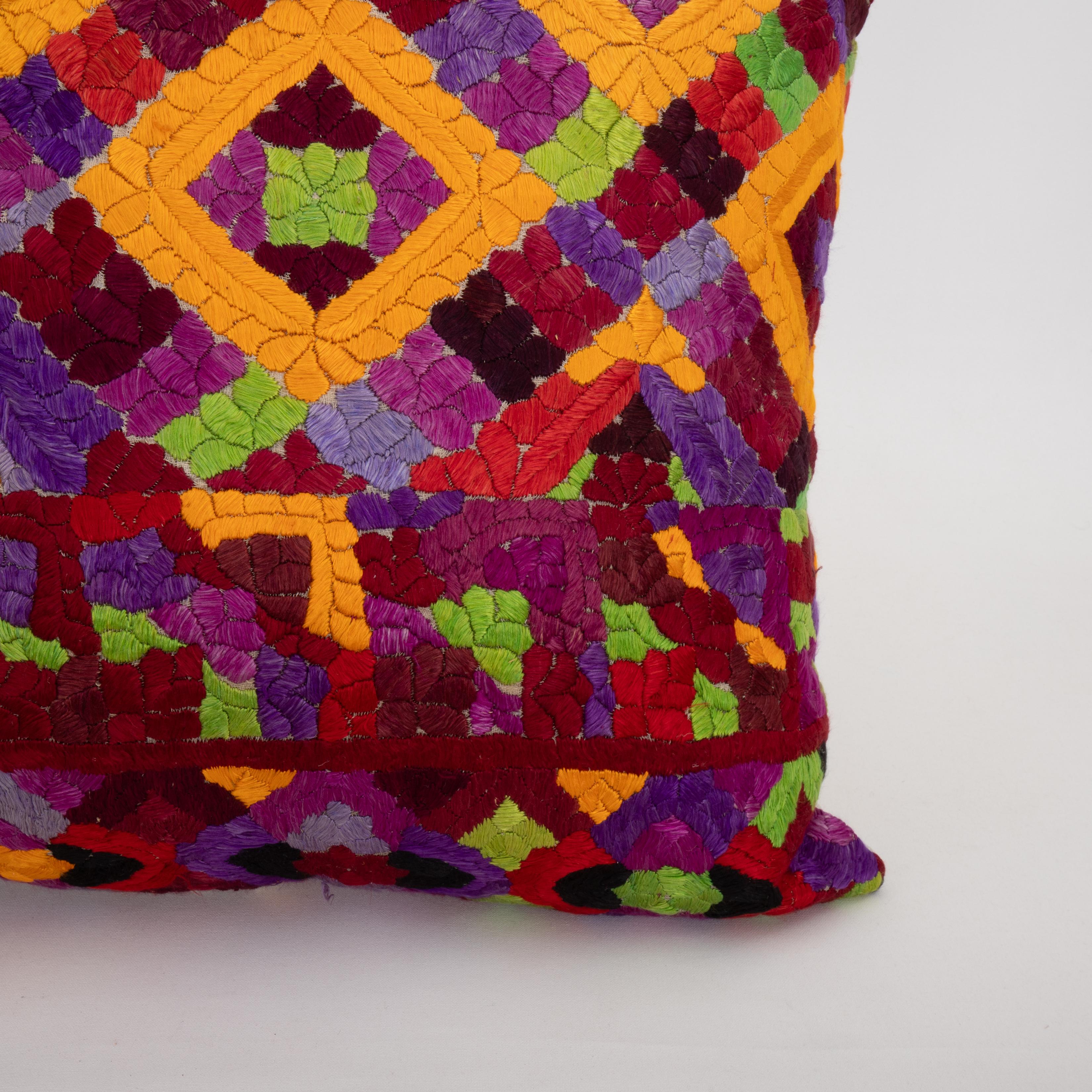 Ouzbek Couvercle d'oreiller fabriqué à partir d'une broderie Rabat du 20e siècle, Maroc en vente