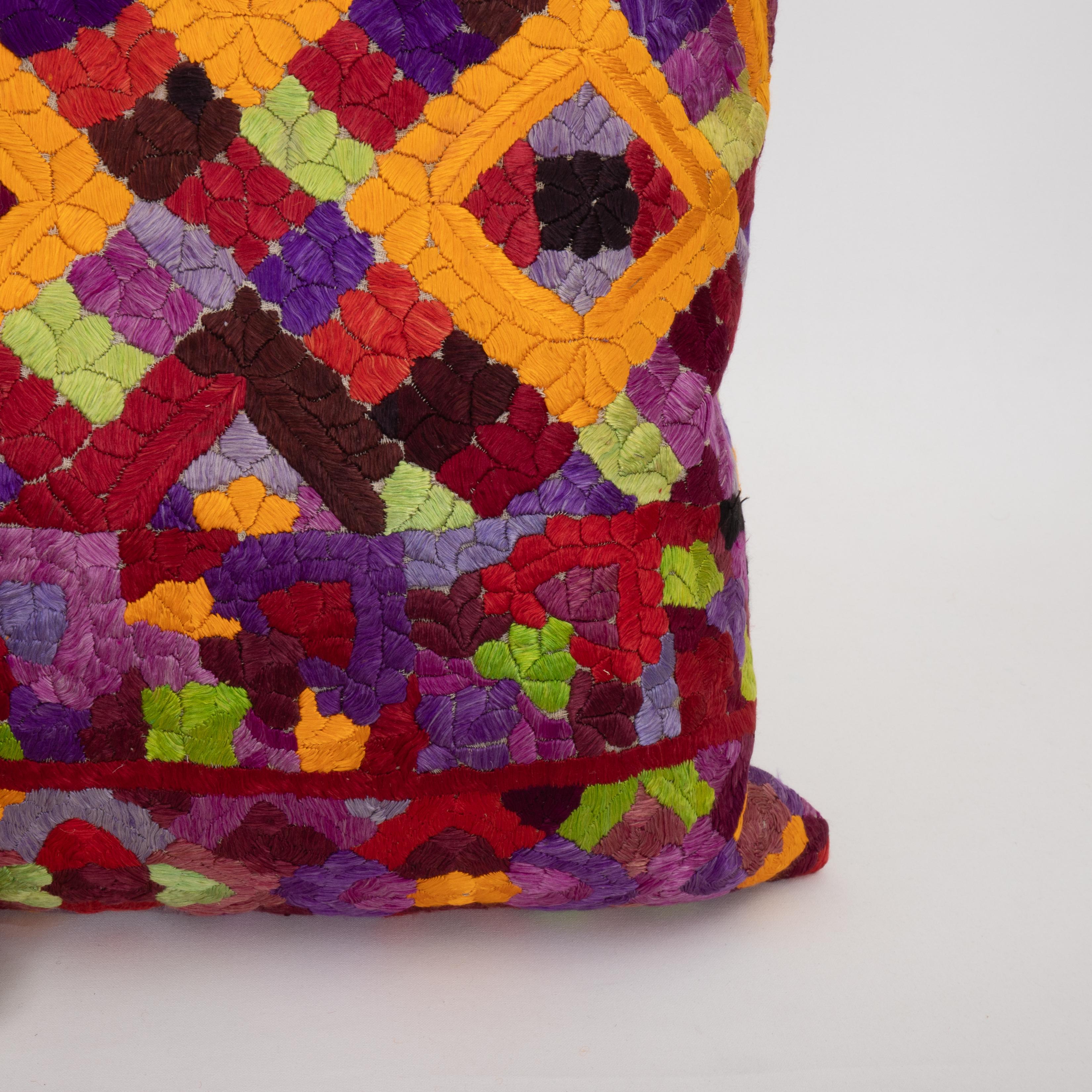 Brodé Couvercle d'oreiller fabriqué à partir d'une broderie Rabat du 20e siècle, Maroc en vente