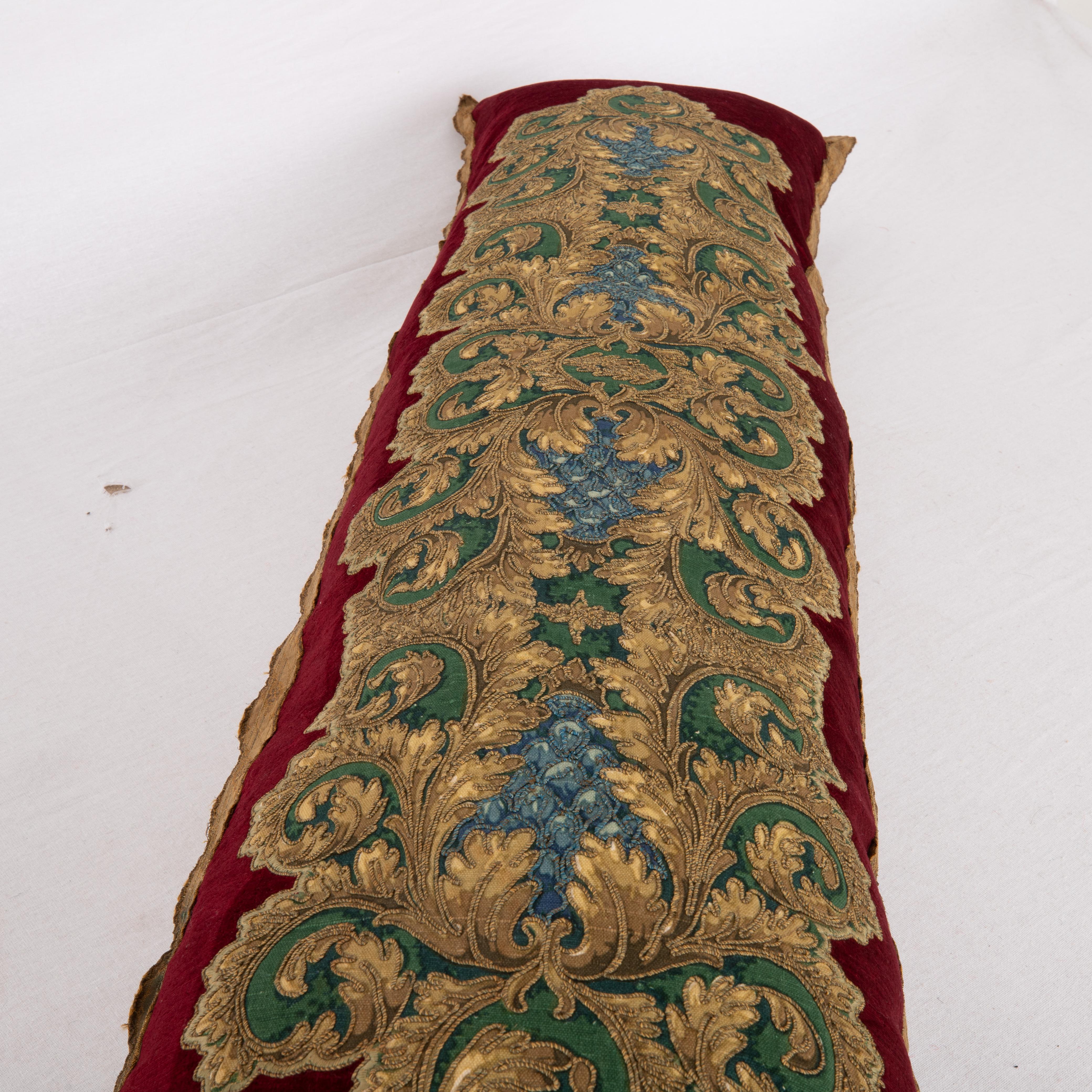 Pillow Cover Made from an early 20th C. Italian Embroidery For Sale 1