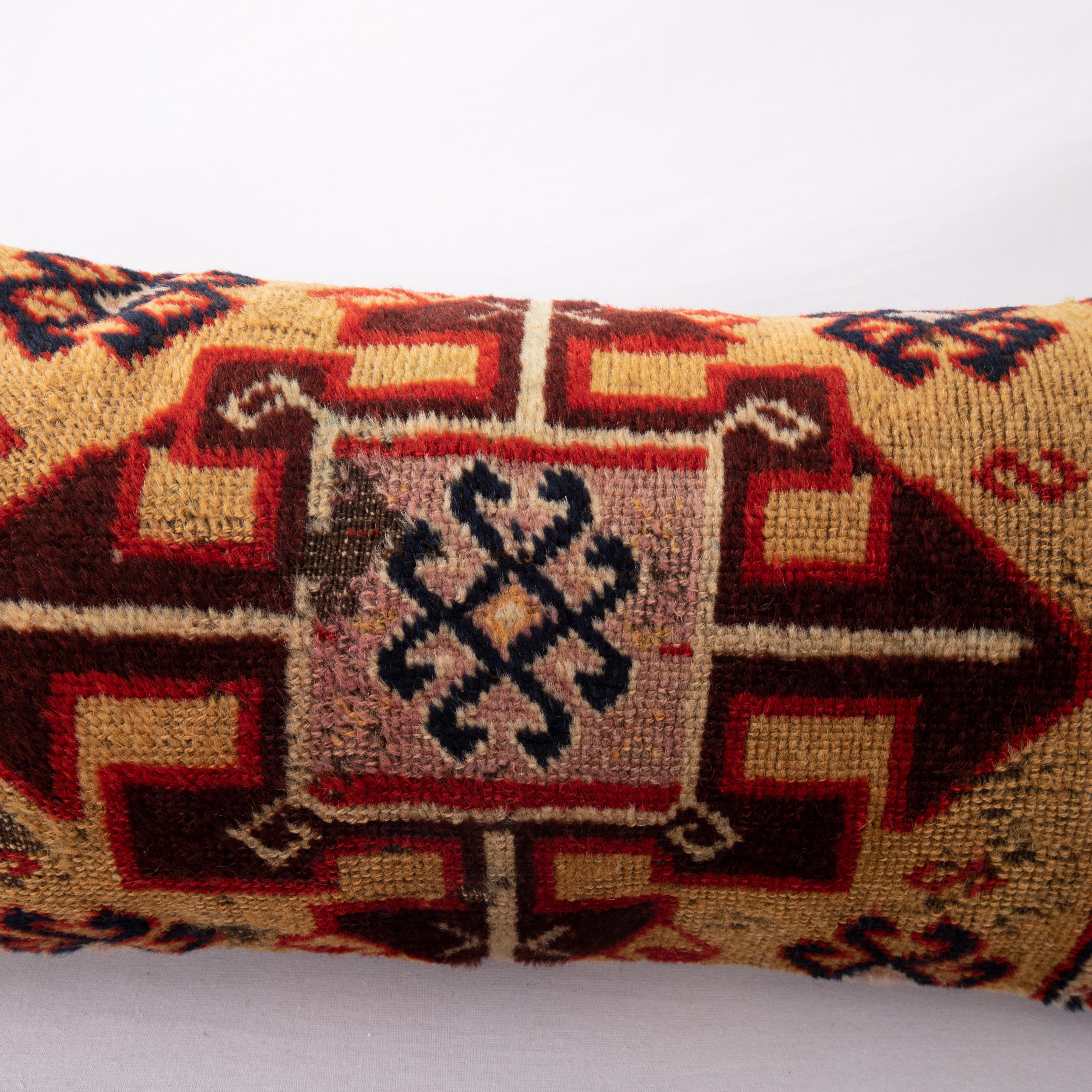 Turc Revêtement d'oreiller fabriqué à partir d'un fragment de tapis ancien d'Anatolie orientale, 19e siècle en vente