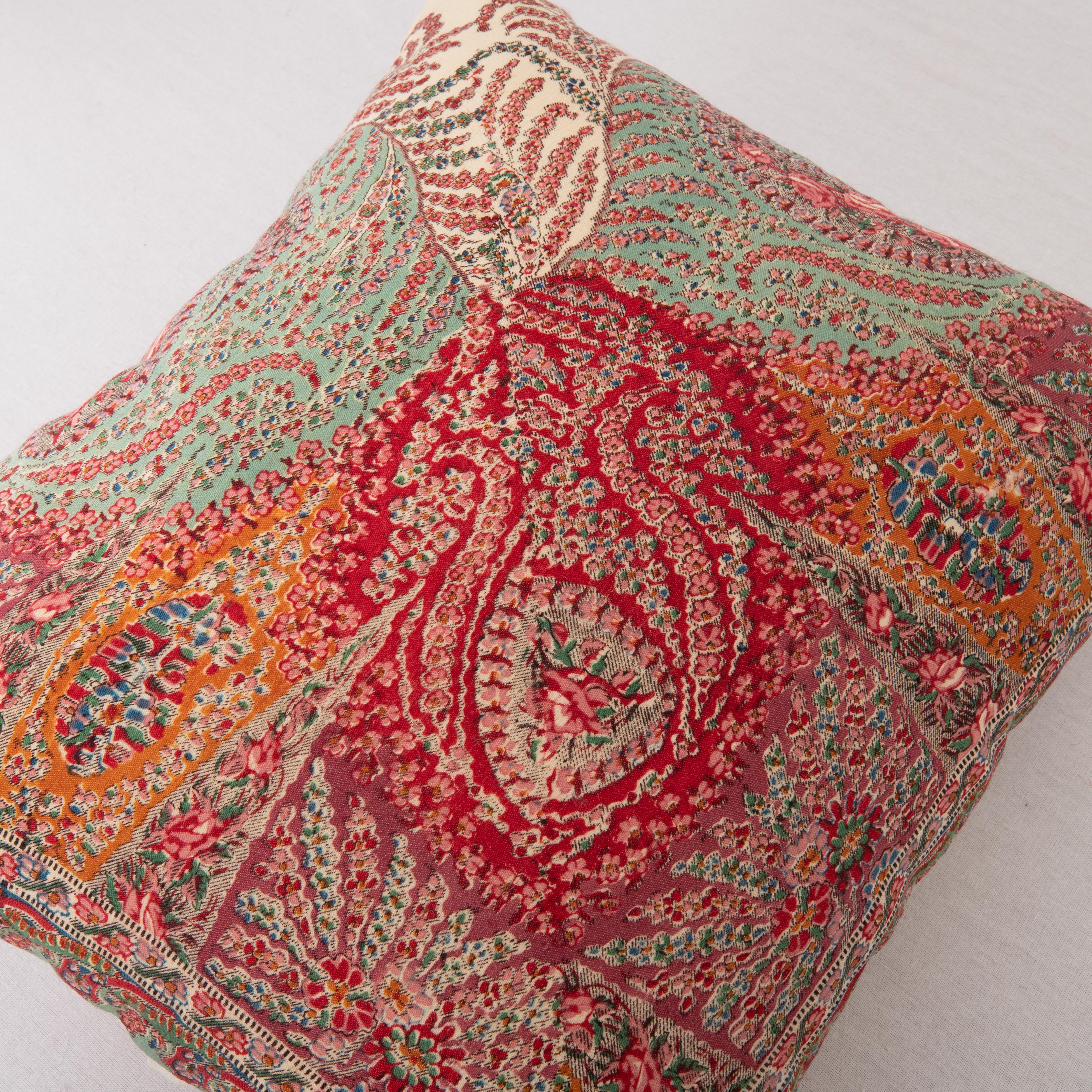 Pillow Cover Made from an English Printed Shawl, 19th C. In Good Condition For Sale In Istanbul, TR
