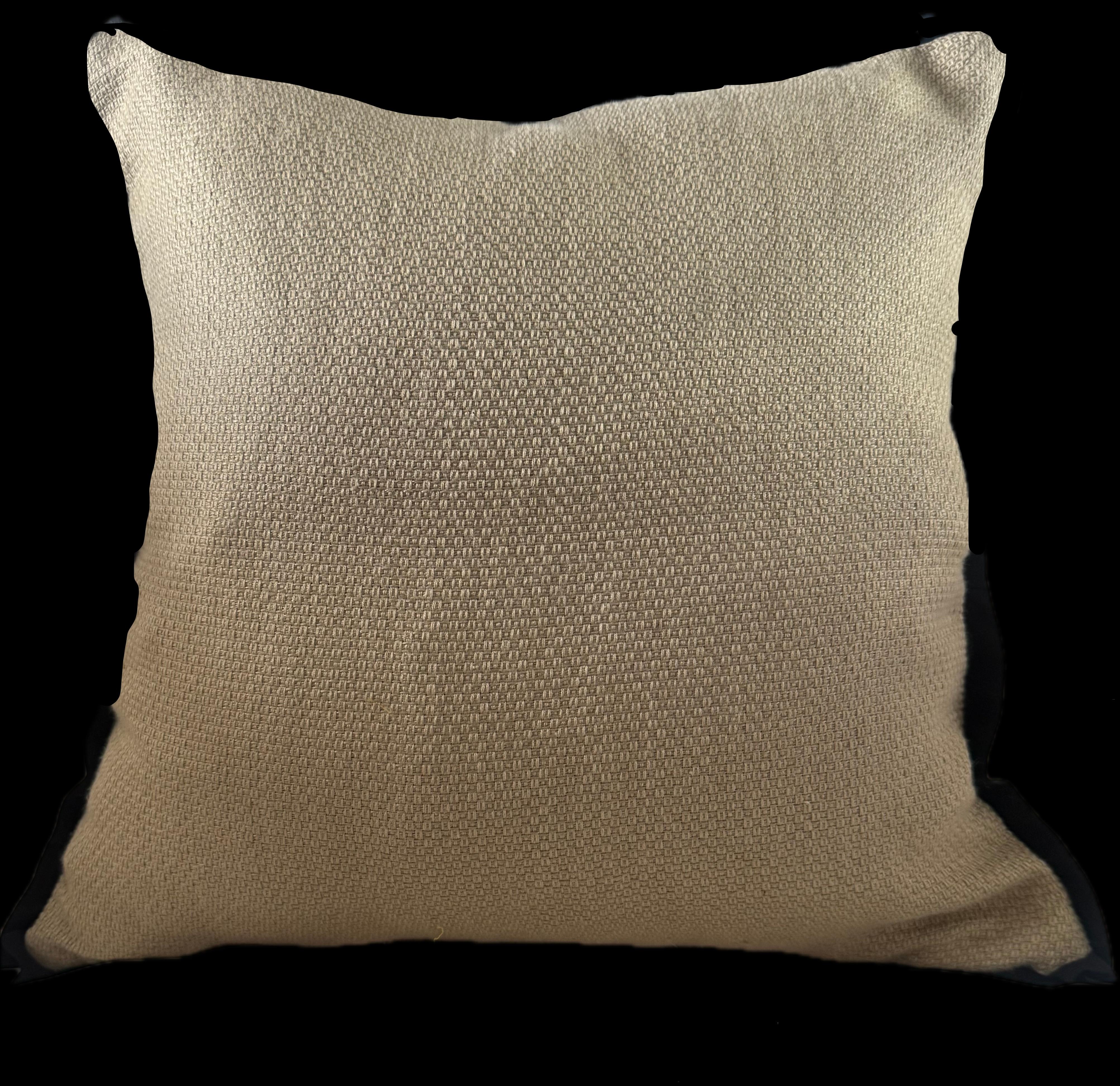 Néoclassique Coussin fabriqué à partir d'une tapisserie ancienne représentant un dieu ailé en vente