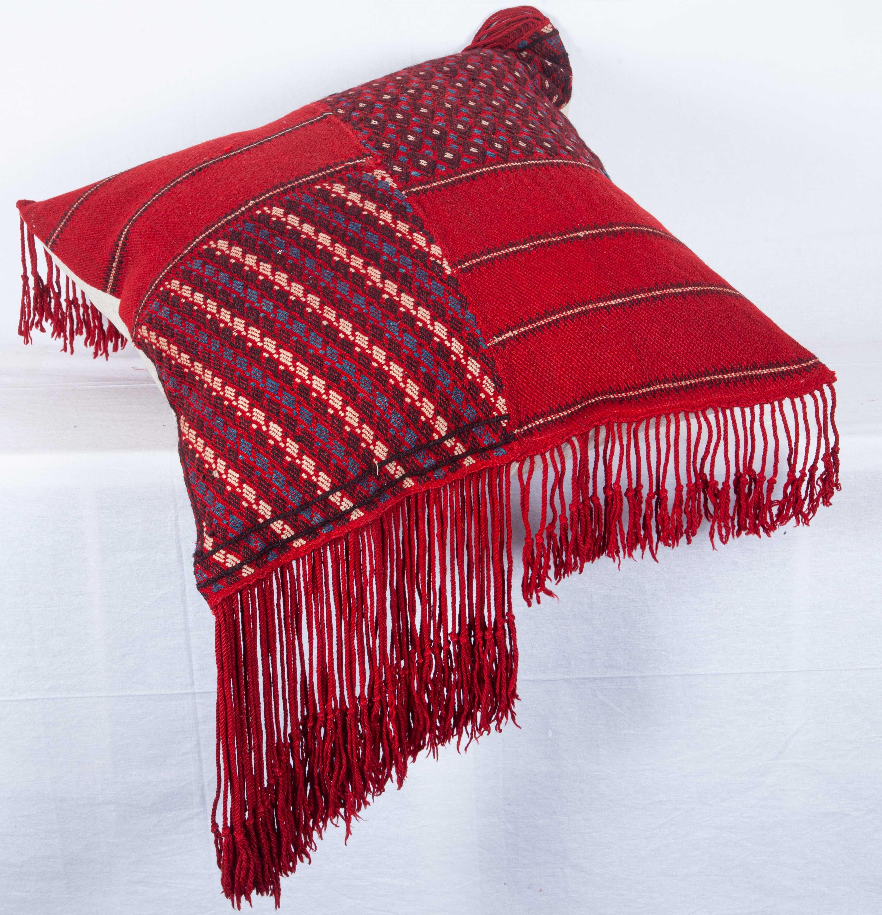 Kilim Coussin fabriqué à partir d'un tablier en pomak d'Anatolie occidentale du début du XXe siècle en vente