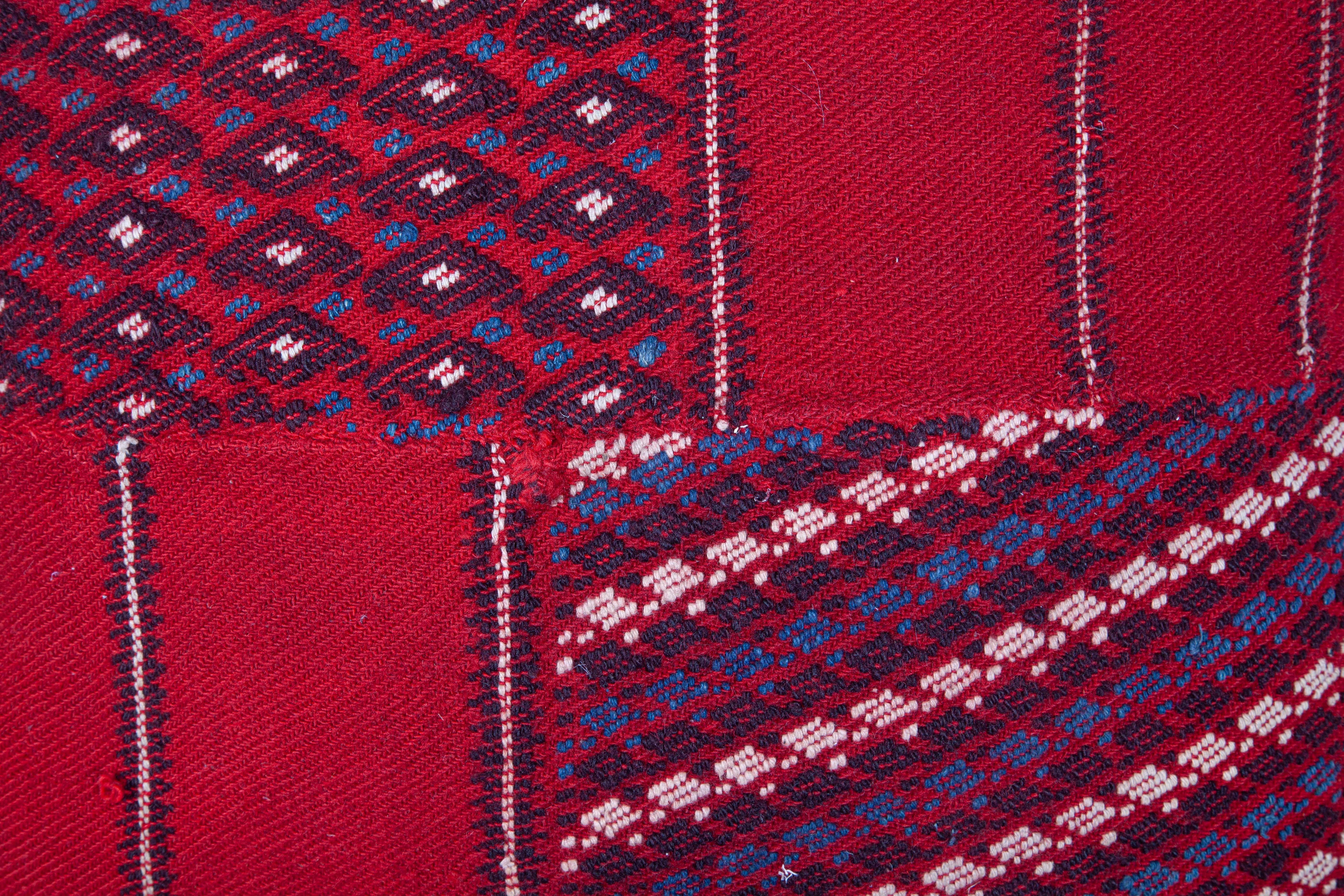 20ième siècle Coussin fabriqué à partir d'un tablier en pomak d'Anatolie occidentale du début du XXe siècle en vente