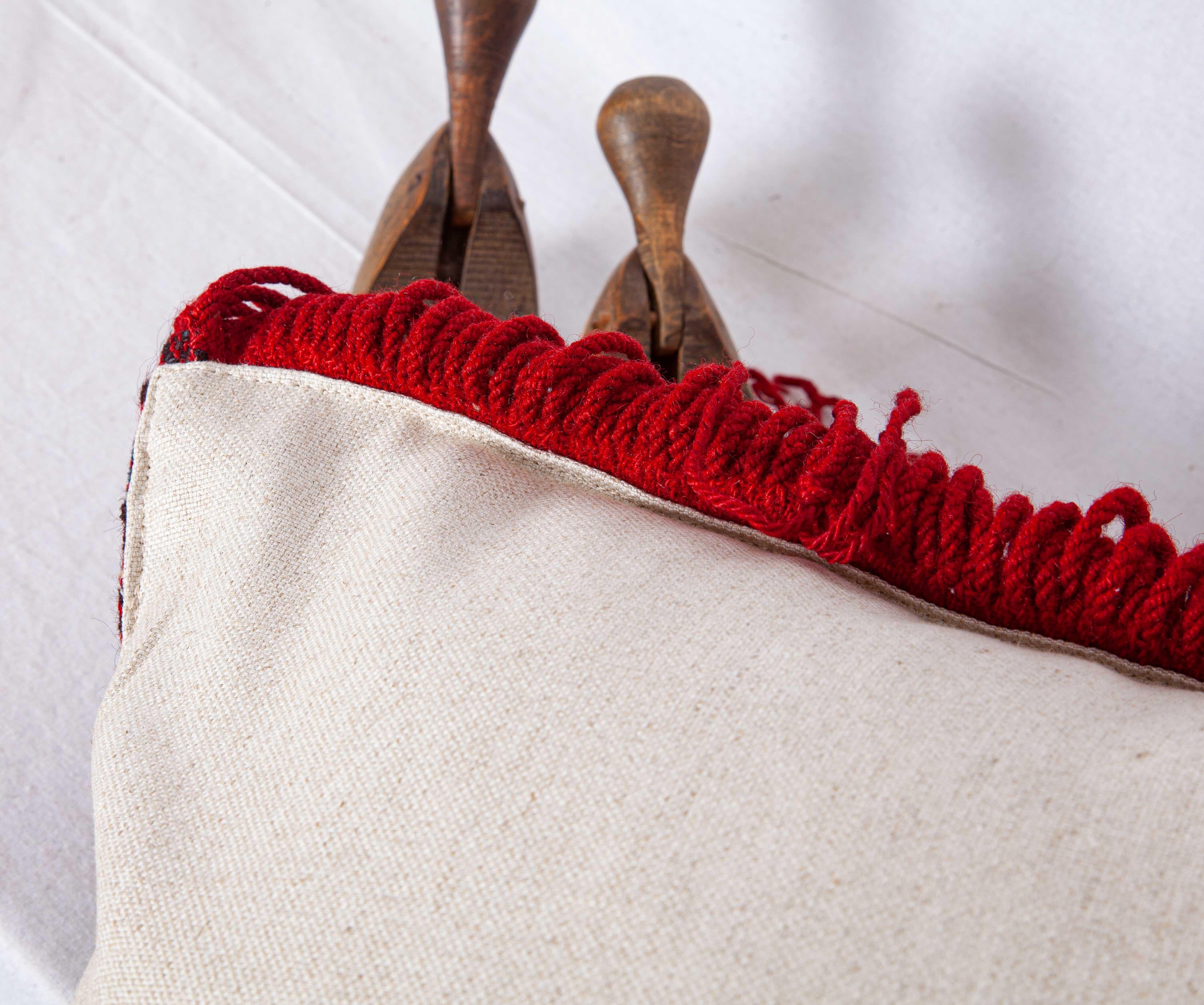 Laine Coussin fabriqué à partir d'un tablier en pomak d'Anatolie occidentale du début du XXe siècle en vente