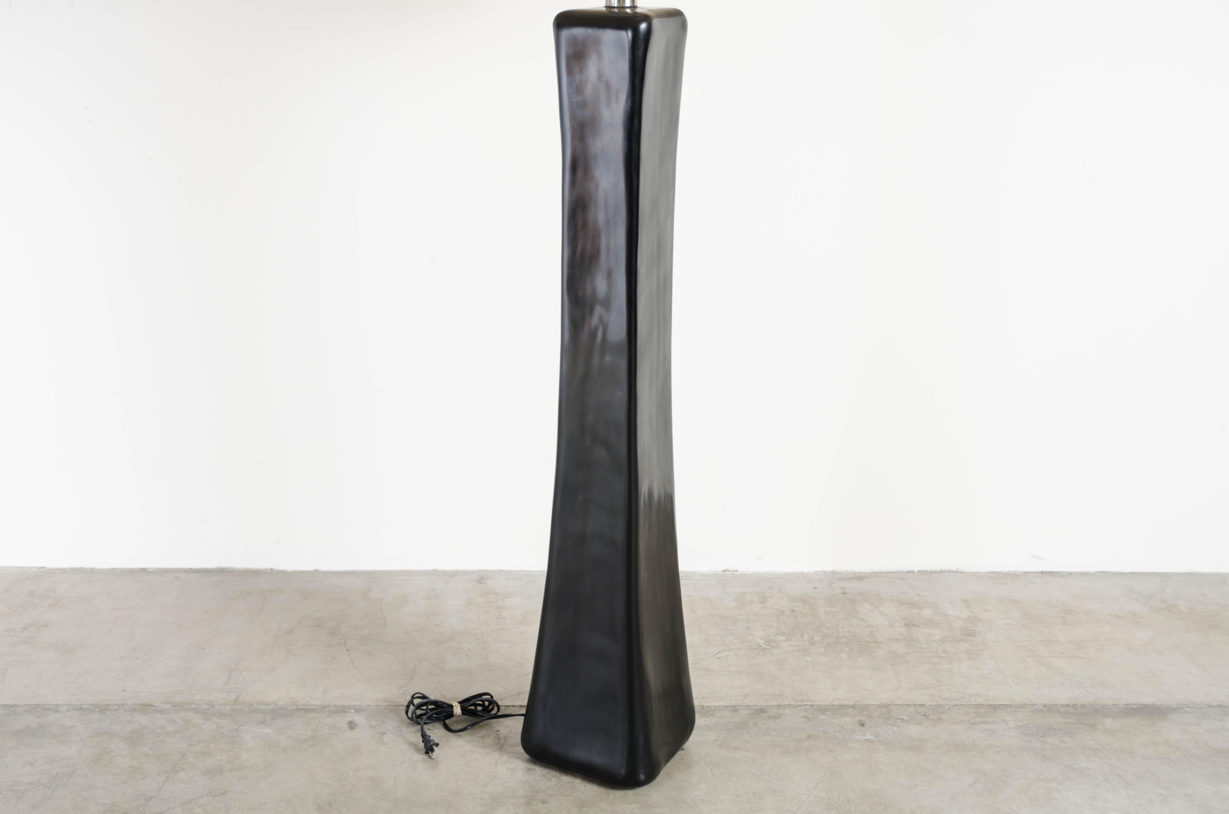 Lampadaire Coussin, Laque Noire de Robert Kuo, Fabriqué à la Main, Édition Limitée Neuf - En vente à Los Angeles, CA