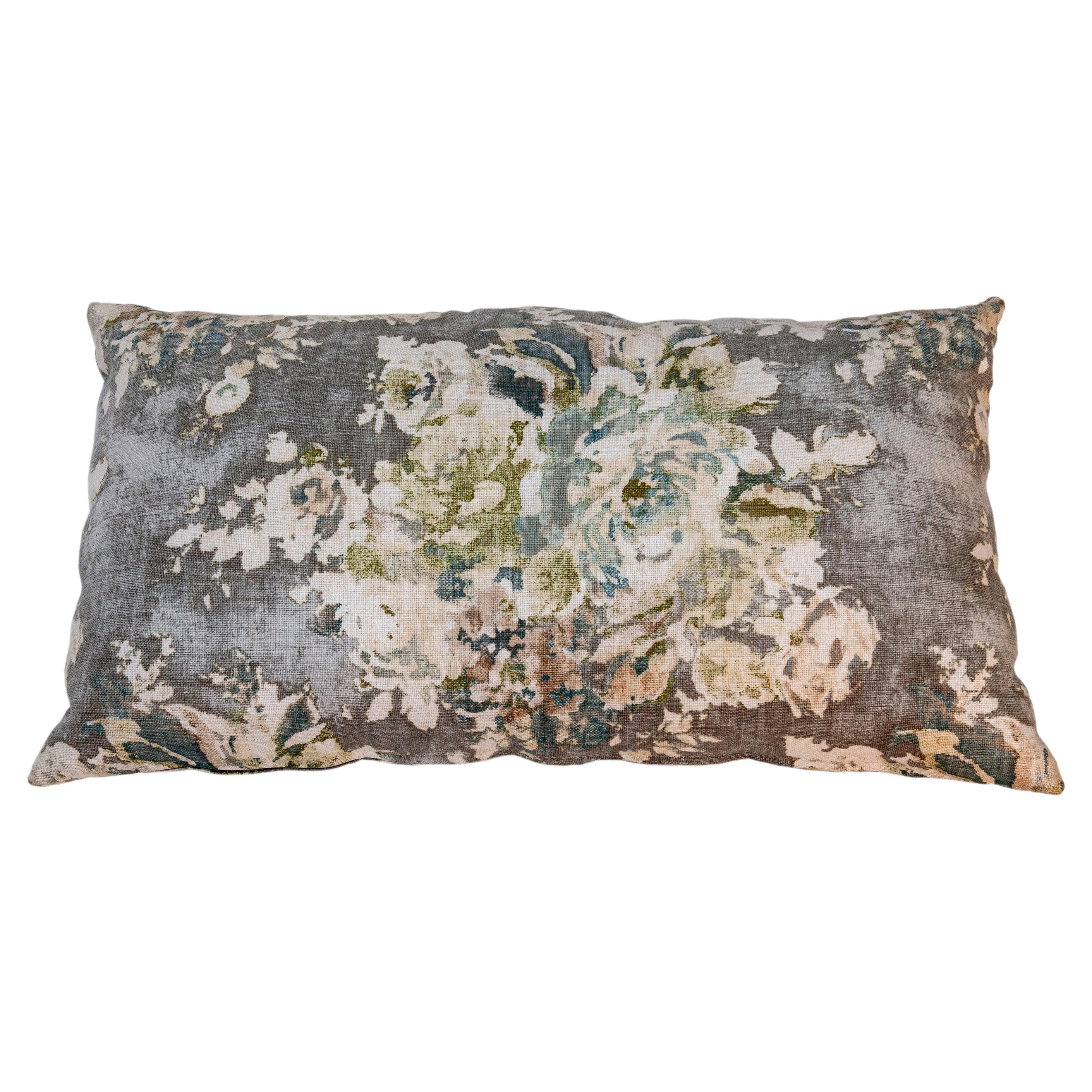 Rough weave linen with abstract pattern of roses leaves on a charcoal background. This stunning large-scale pattern has the look of a watercolor painting.
Fully wrapped pattern featured on both sides with zipper closure.
Feather & down fill insert