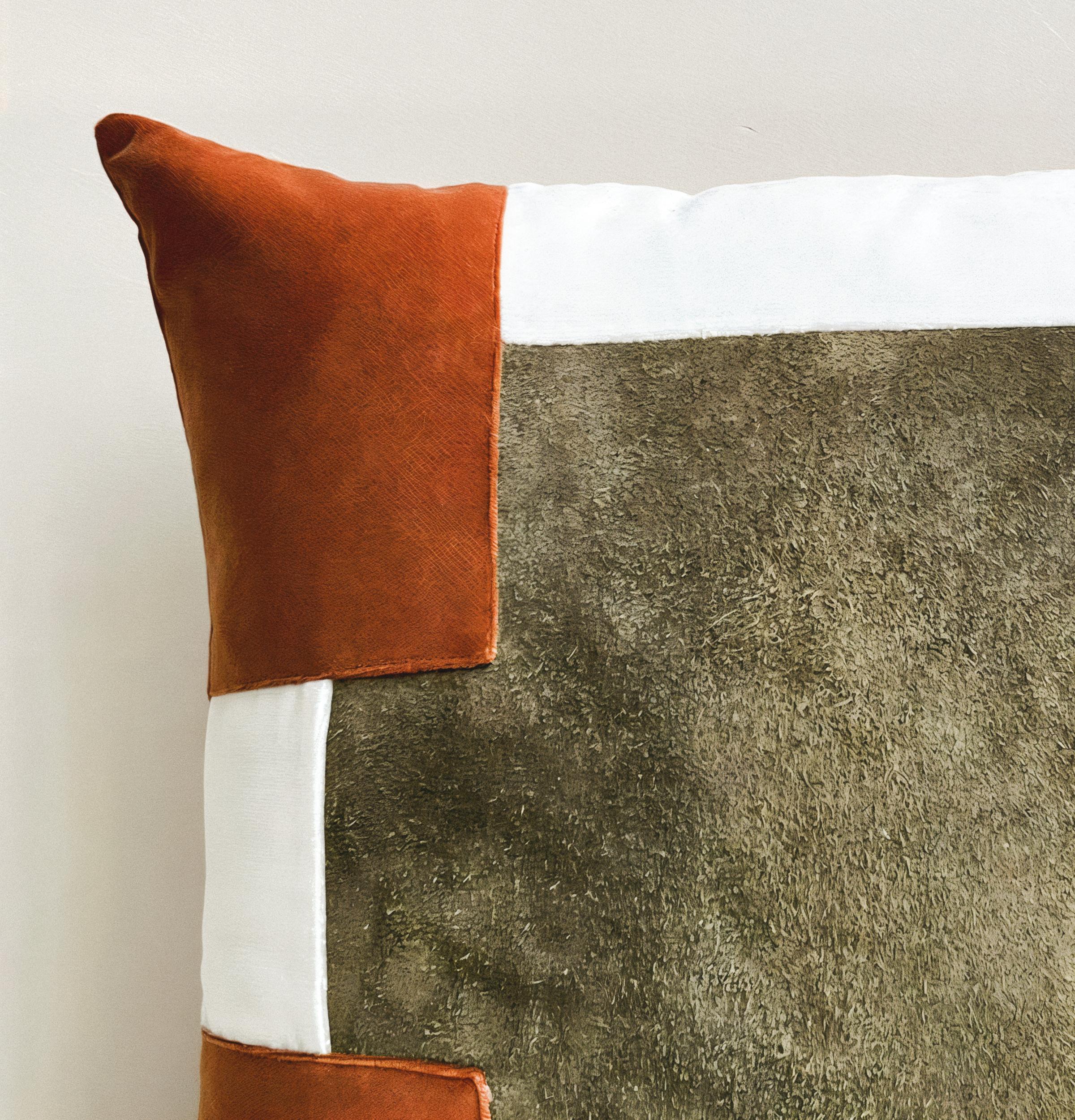 Mid-Century Modern Oreiller en cuir véritable et velours détaillé par Hermhaus en vente