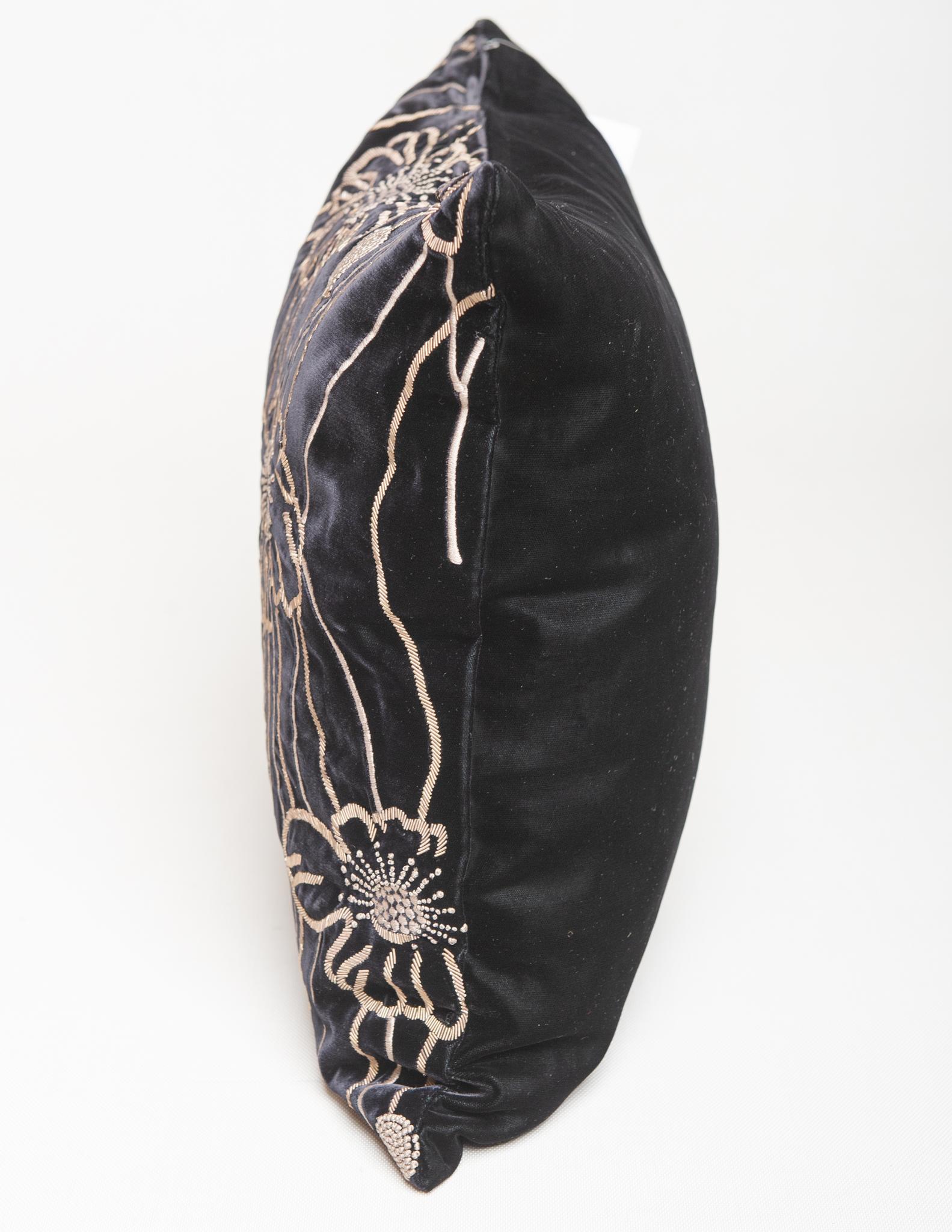 Pillow in Embroidered Black Velvet In Excellent Condition For Sale In Alessandria, Piemonte