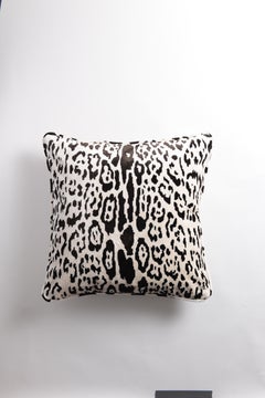 Pillow ”Leopardo” by Luigi Bevilacqua