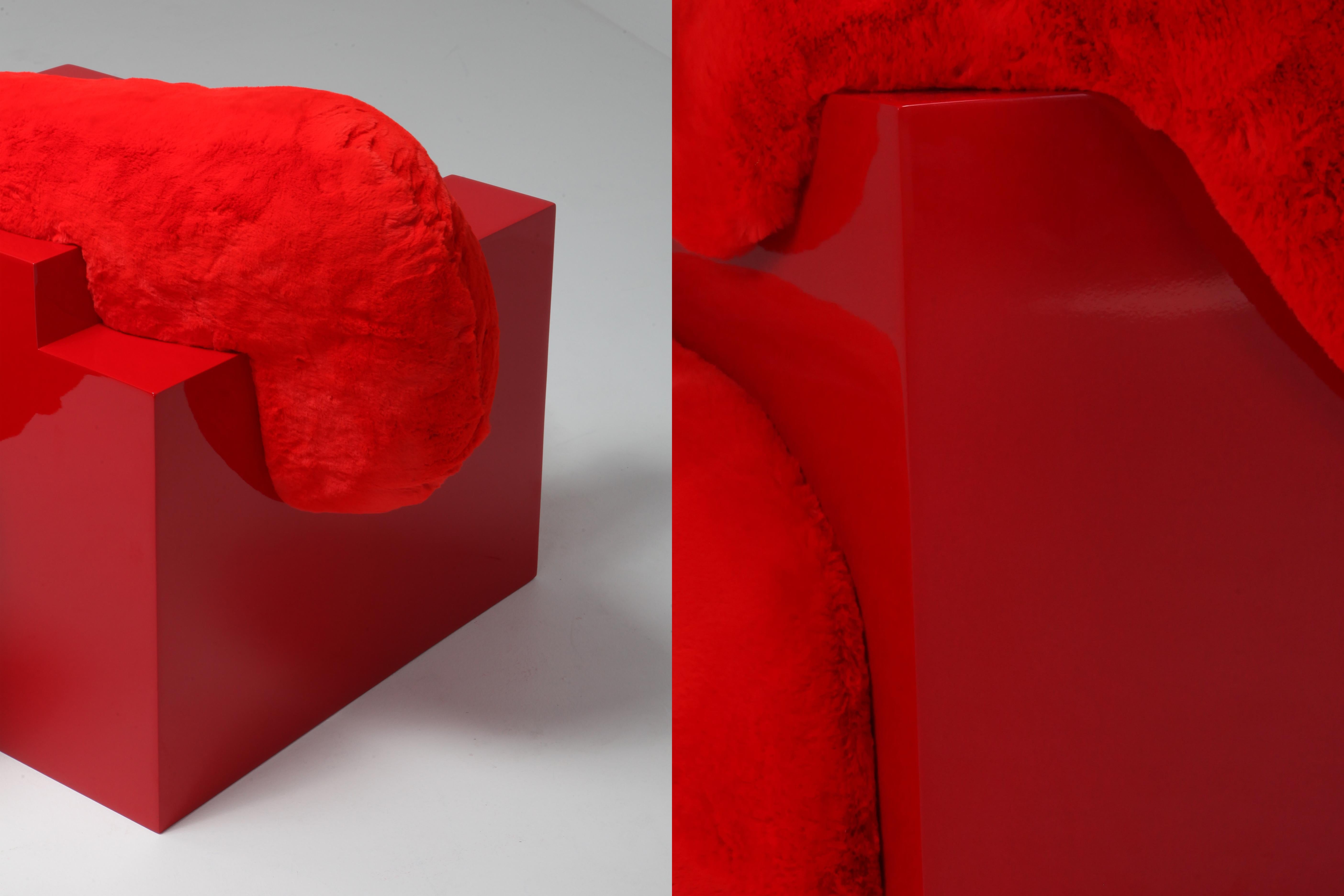 „Kissen-Loungesessel“ aus rotem Lack und Kunstpelz von Schimmel & Schweikle im Angebot 5