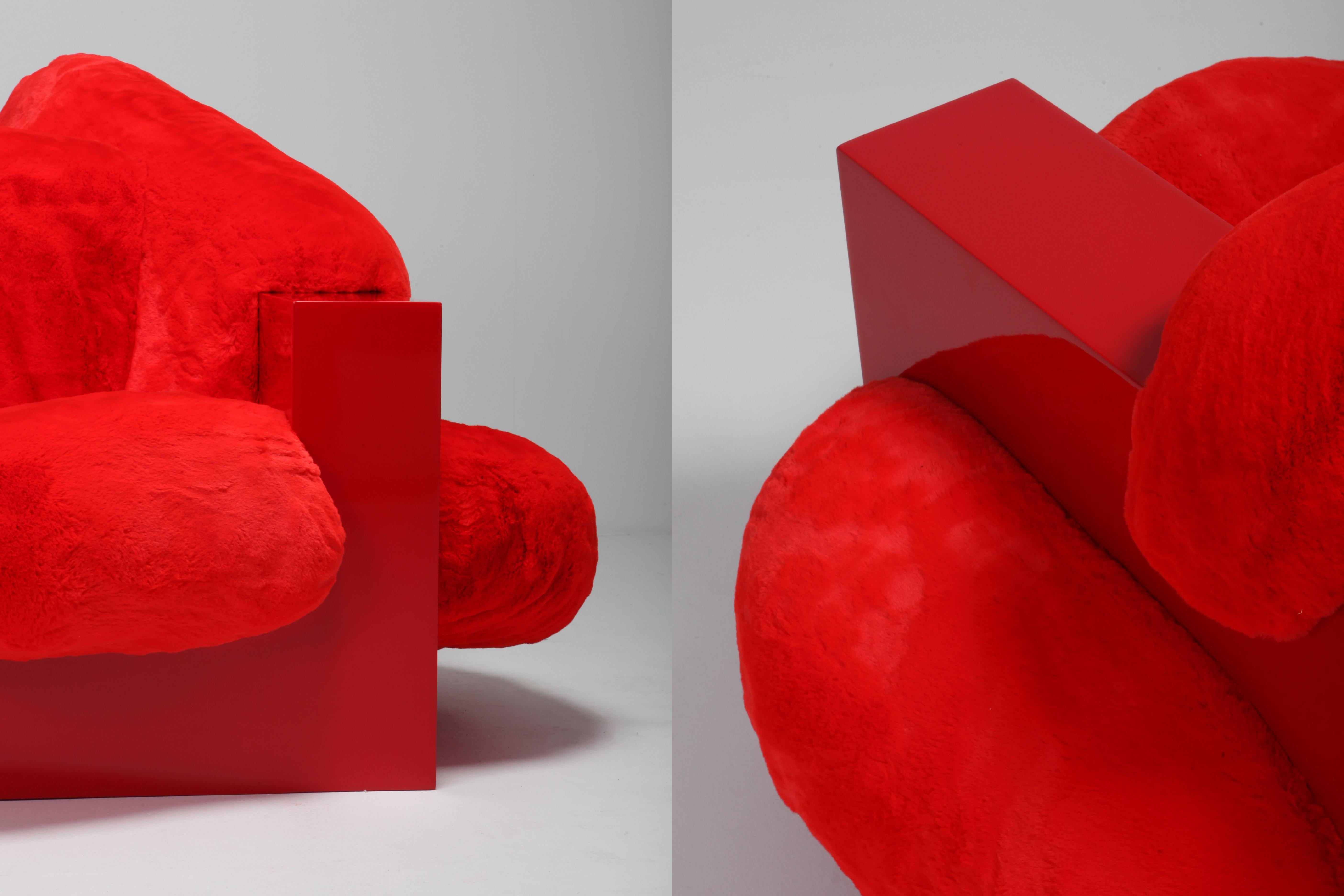 „Kissen-Loungesessel“ aus rotem Lack und Kunstpelz von Schimmel & Schweikle im Angebot 6