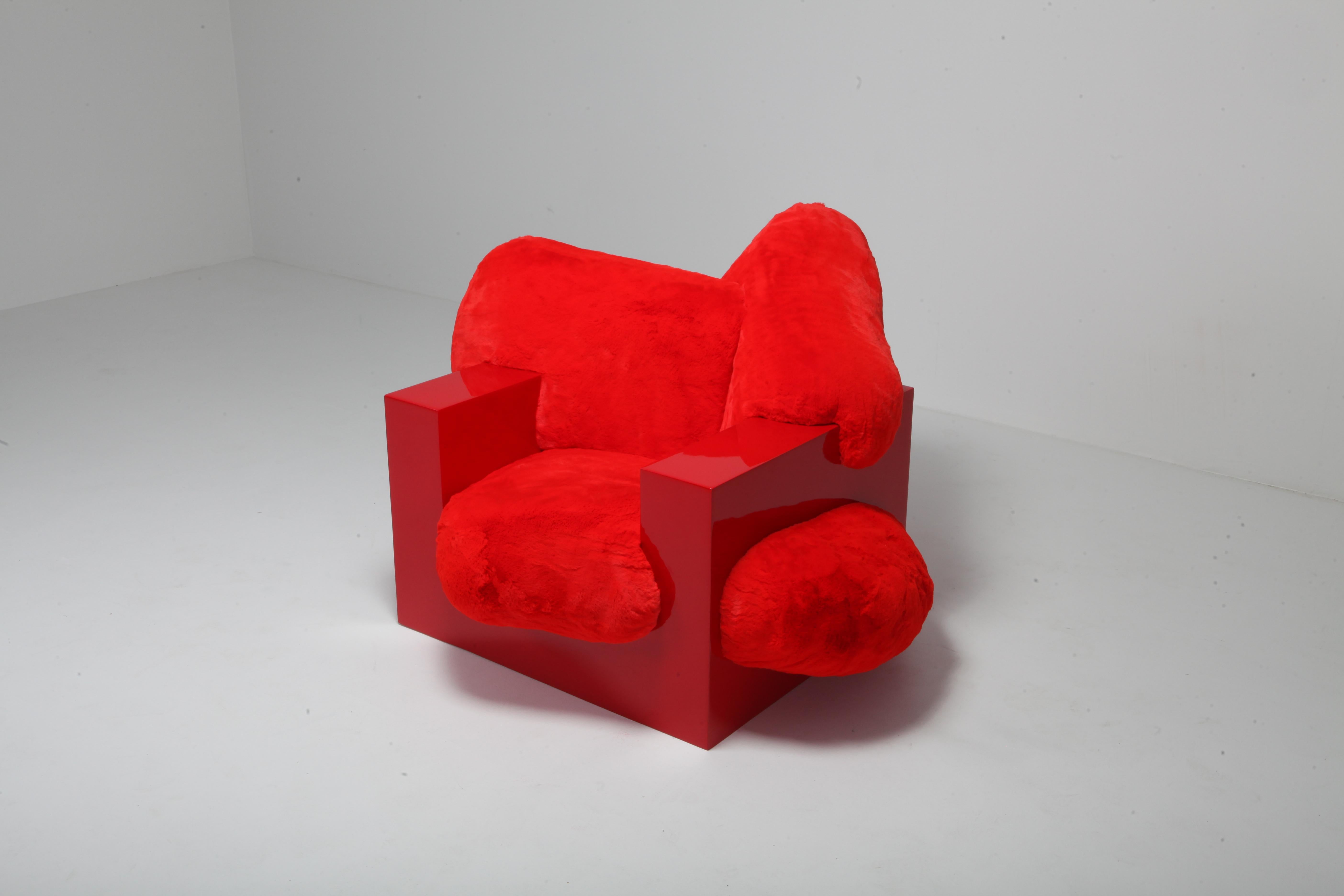 „Kissen-Loungesessel“ aus rotem Lack und Kunstpelz von Schimmel & Schweikle im Angebot 4