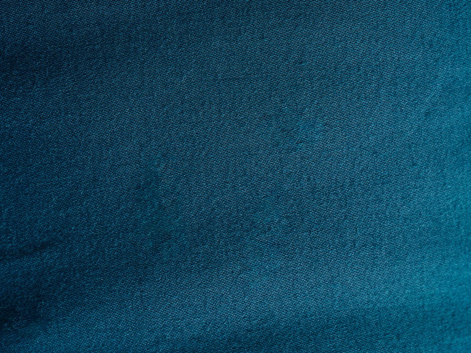 Le canapé Pillow est conçu par Muller Van Severen et présenté par BD. Ce canapé a été amélioré dans un nouveau système ludique et modulaire. Les coussins indépendants sont nets et richement colorés, parfaits pour être assemblés afin de créer une