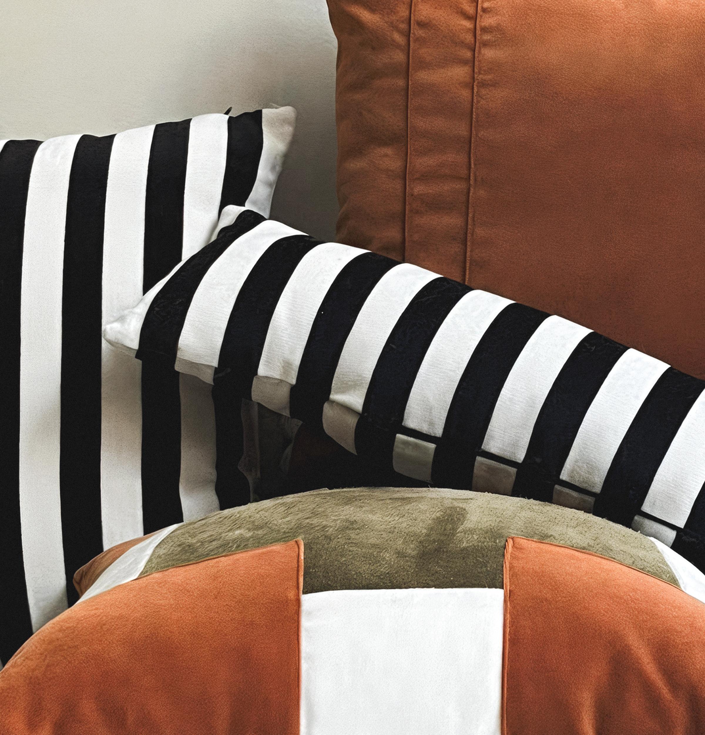 Fait main Blok Bench Stripe Velvet by Hermhaus en vente